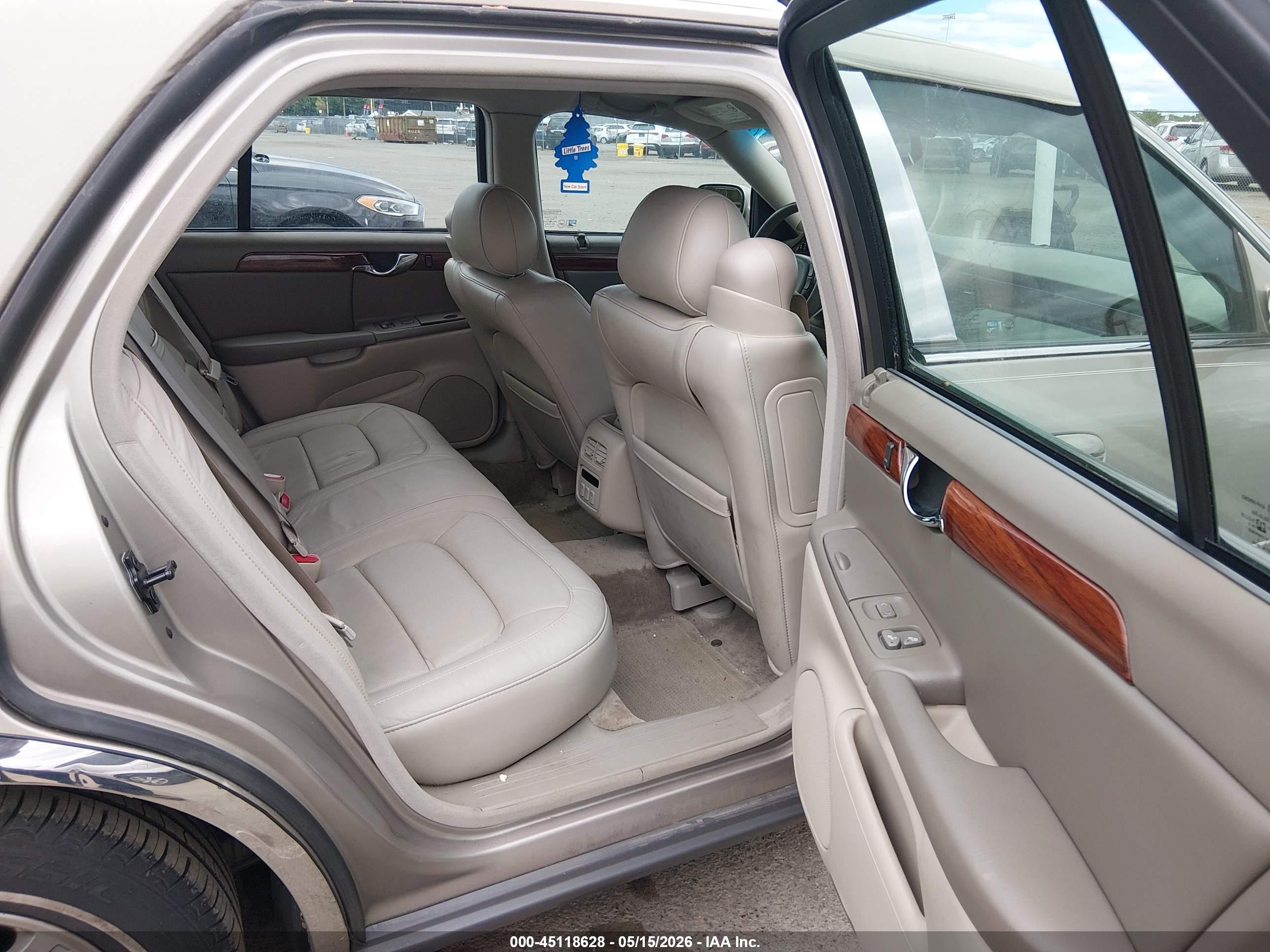 2004 Cadillac Deville Standard Tan vin: 1G6KD54YX4U131285