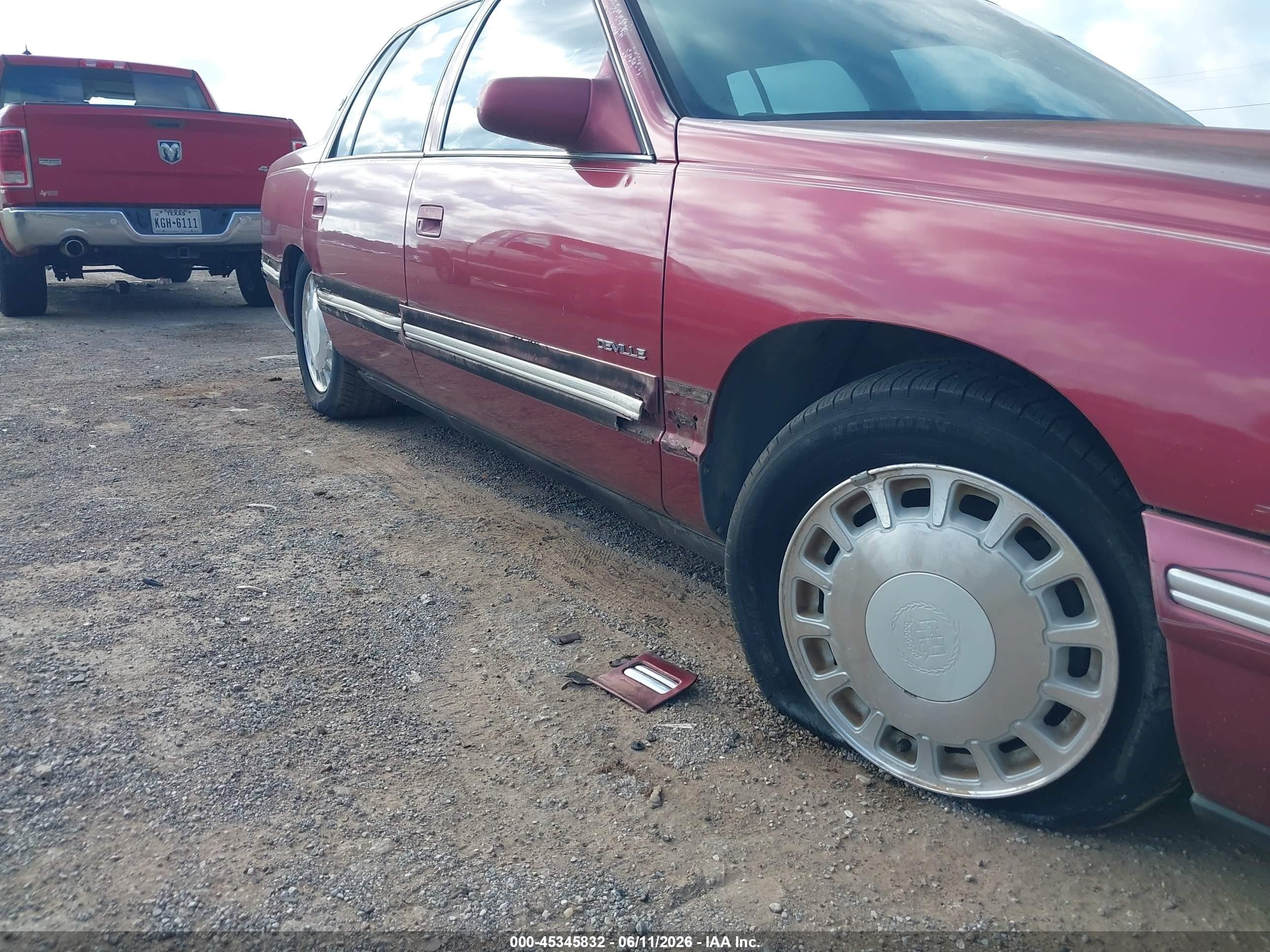 1997 Cadillac Deville Standard Red vin: 1G6KD54YXVU268406