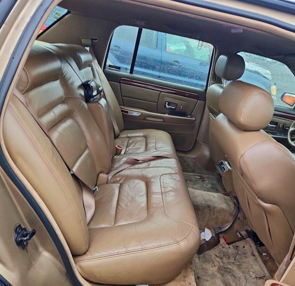 1998 Cadillac Deville Tan vin: 1G6KD54YXWU733378