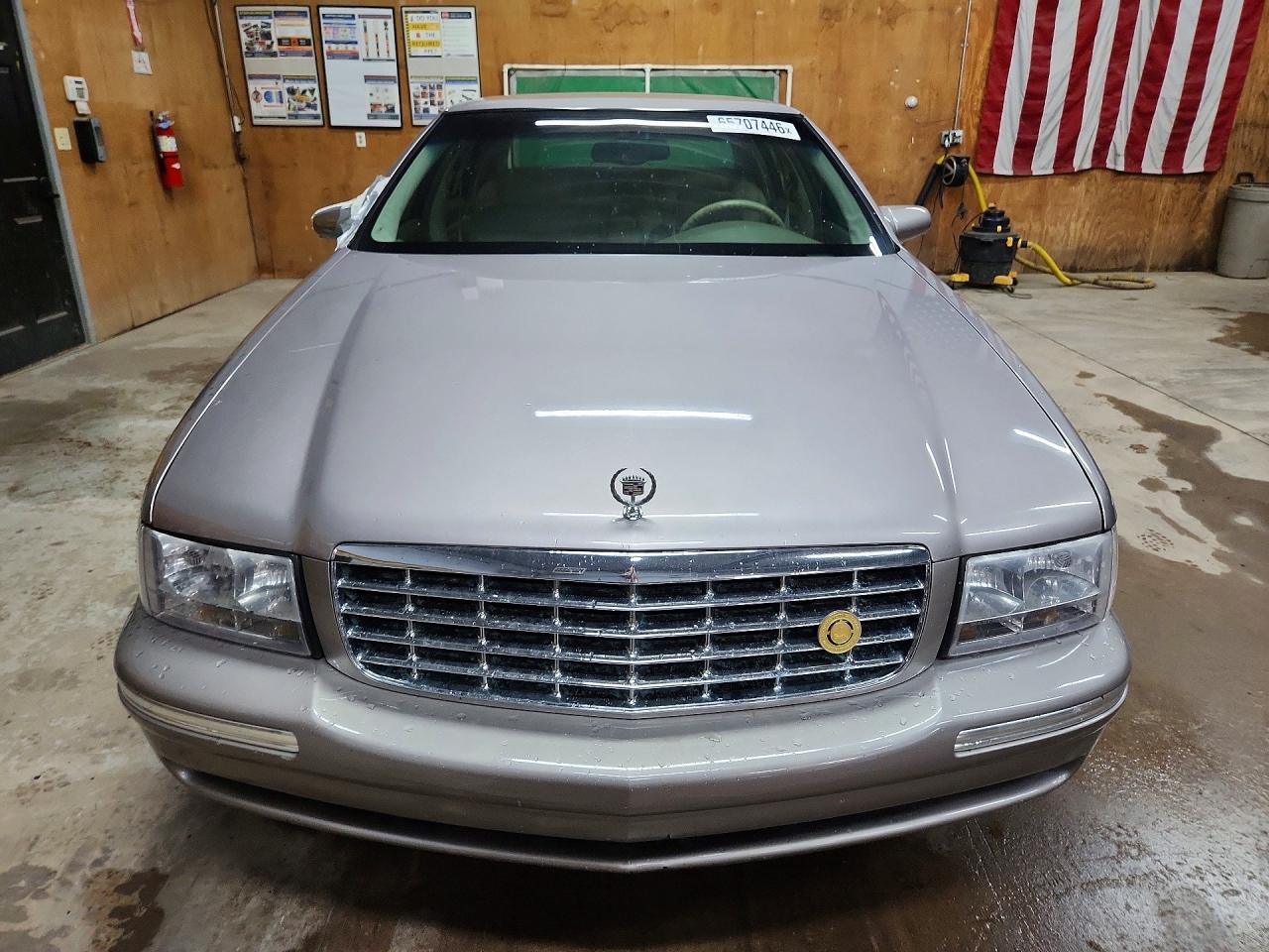 1998 Cadillac Deville Желто-коричневый vin: 1G6KD54YXWU770396
