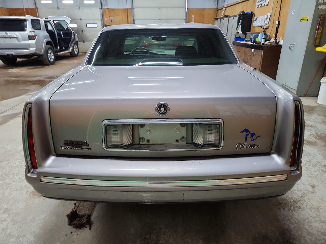 1998 Cadillac Deville Желто-коричневый vin: 1G6KD54YXWU770396
