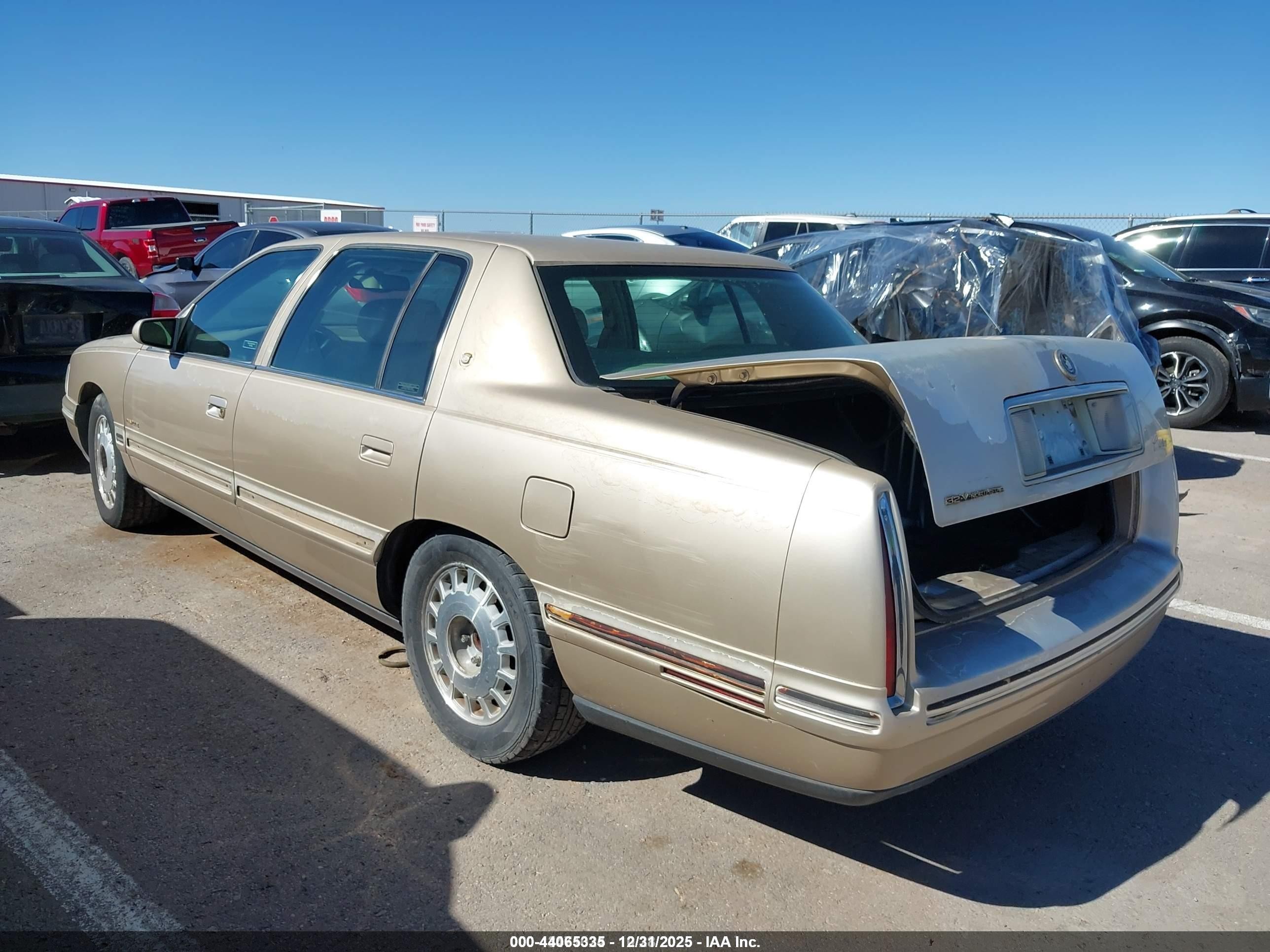 1998 Cadillac Deville Standard Золотой vin: 1G6KD54YXWU789210