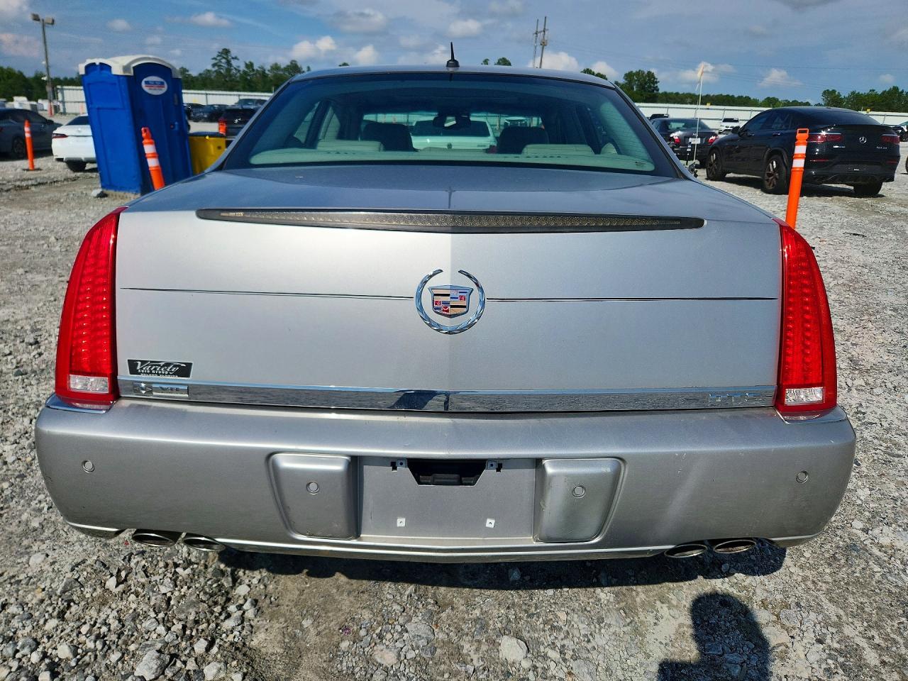 2007 Cadillac Dts Silver vin: 1G6KD57907U124712
