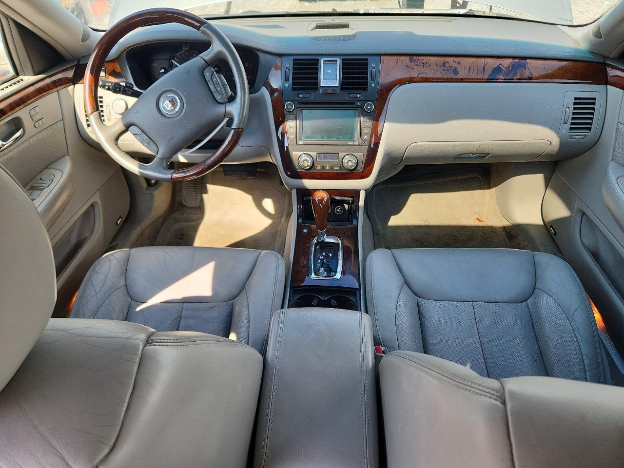 2007 Cadillac Dts Silver vin: 1G6KD57907U124712