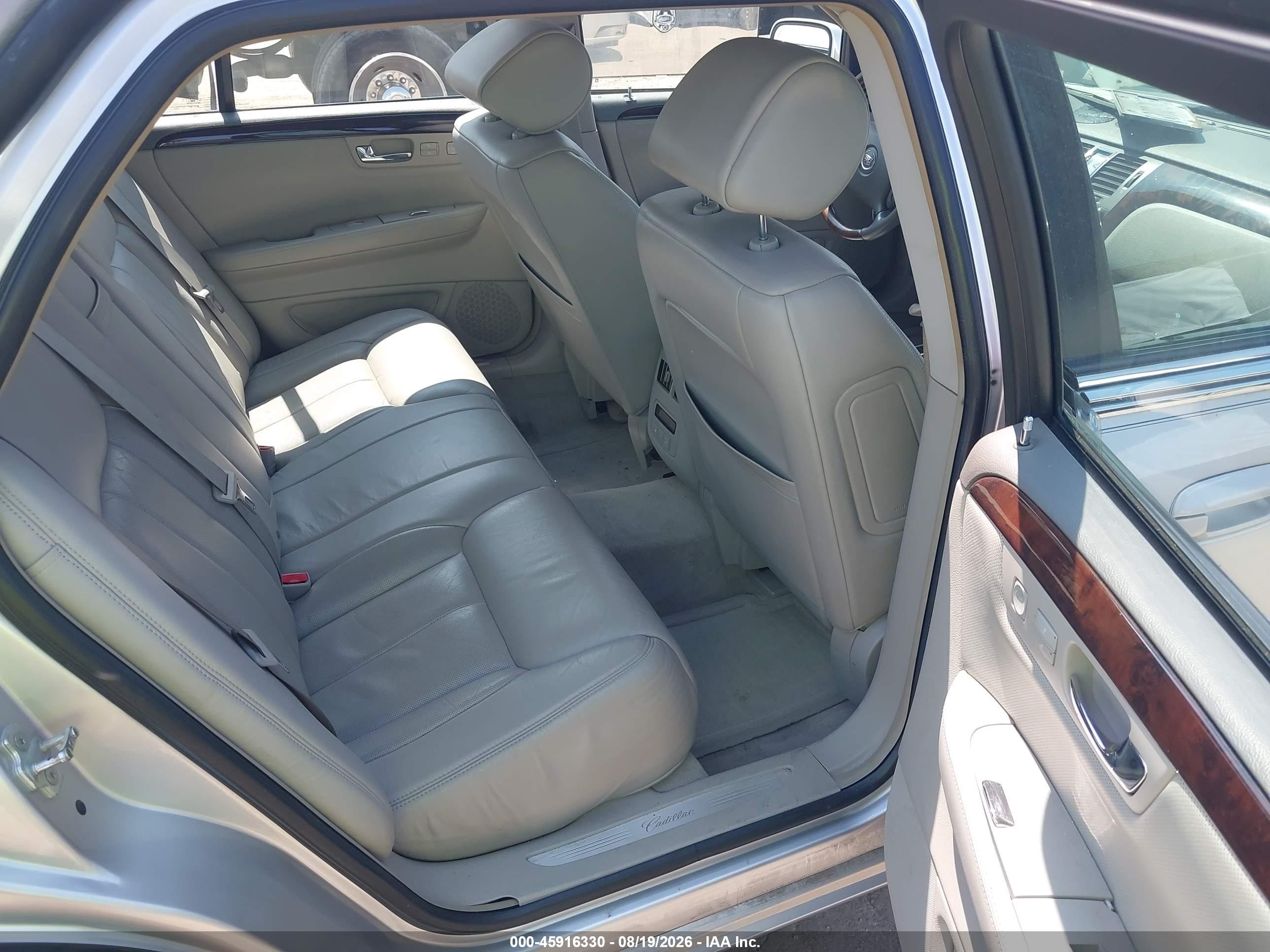 2009 Cadillac Dts Silver vin: 1G6KD57999U109130