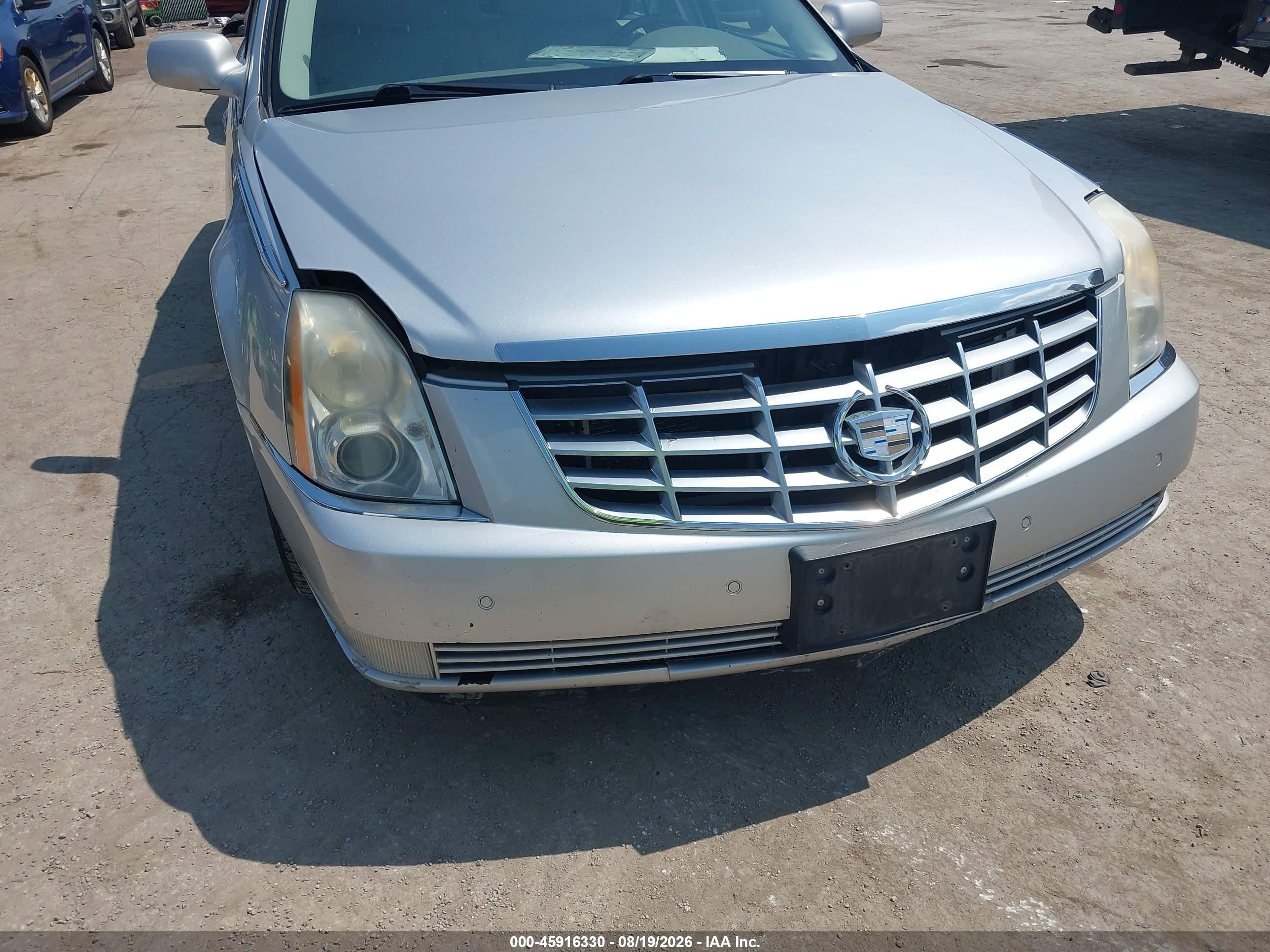 2009 Cadillac Dts Silver vin: 1G6KD57999U109130