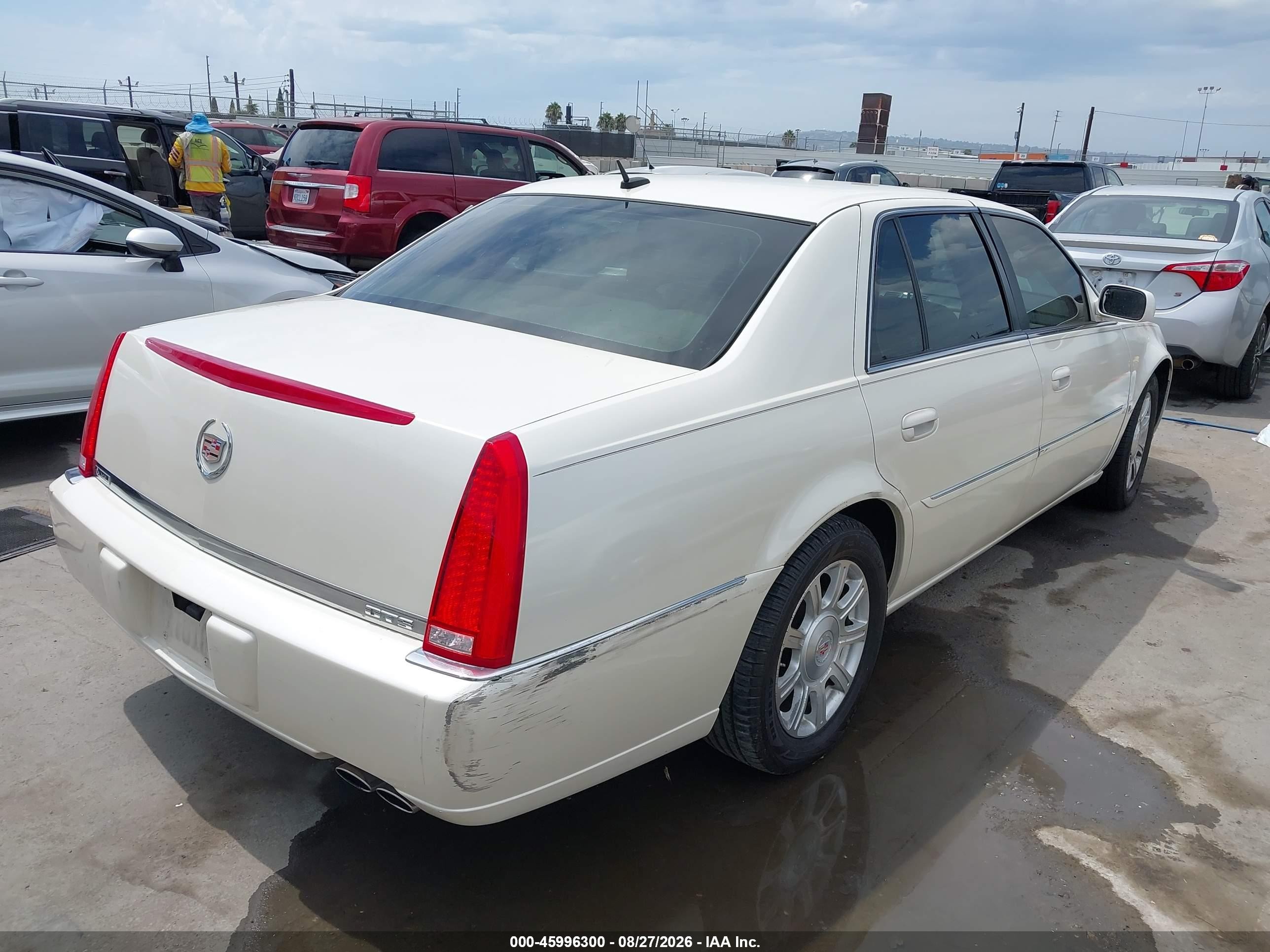 2008 Cadillac Dts 1sa Белый vin: 1G6KD57Y08U100516