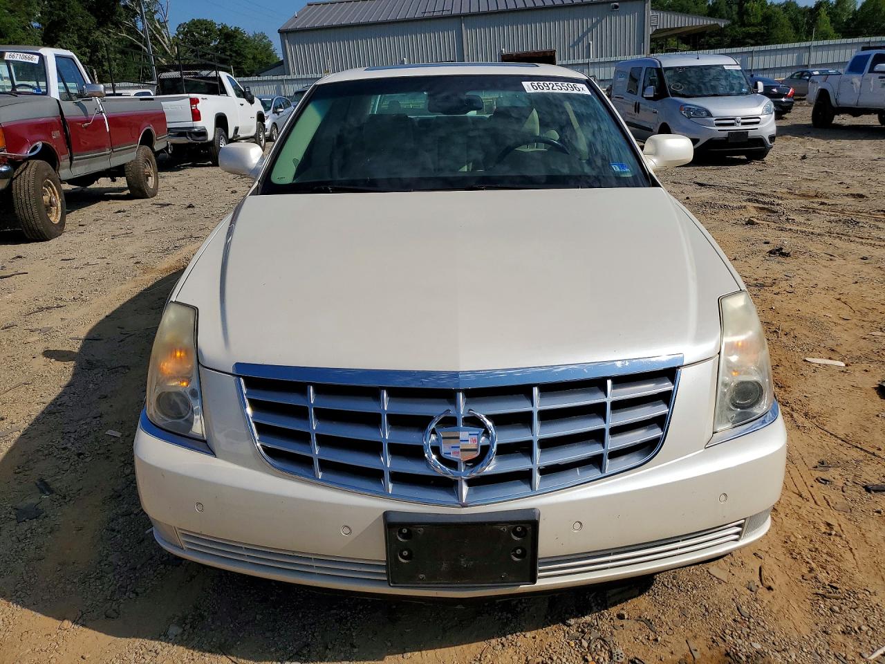2008 Cadillac Dts White vin: 1G6KD57Y08U147724