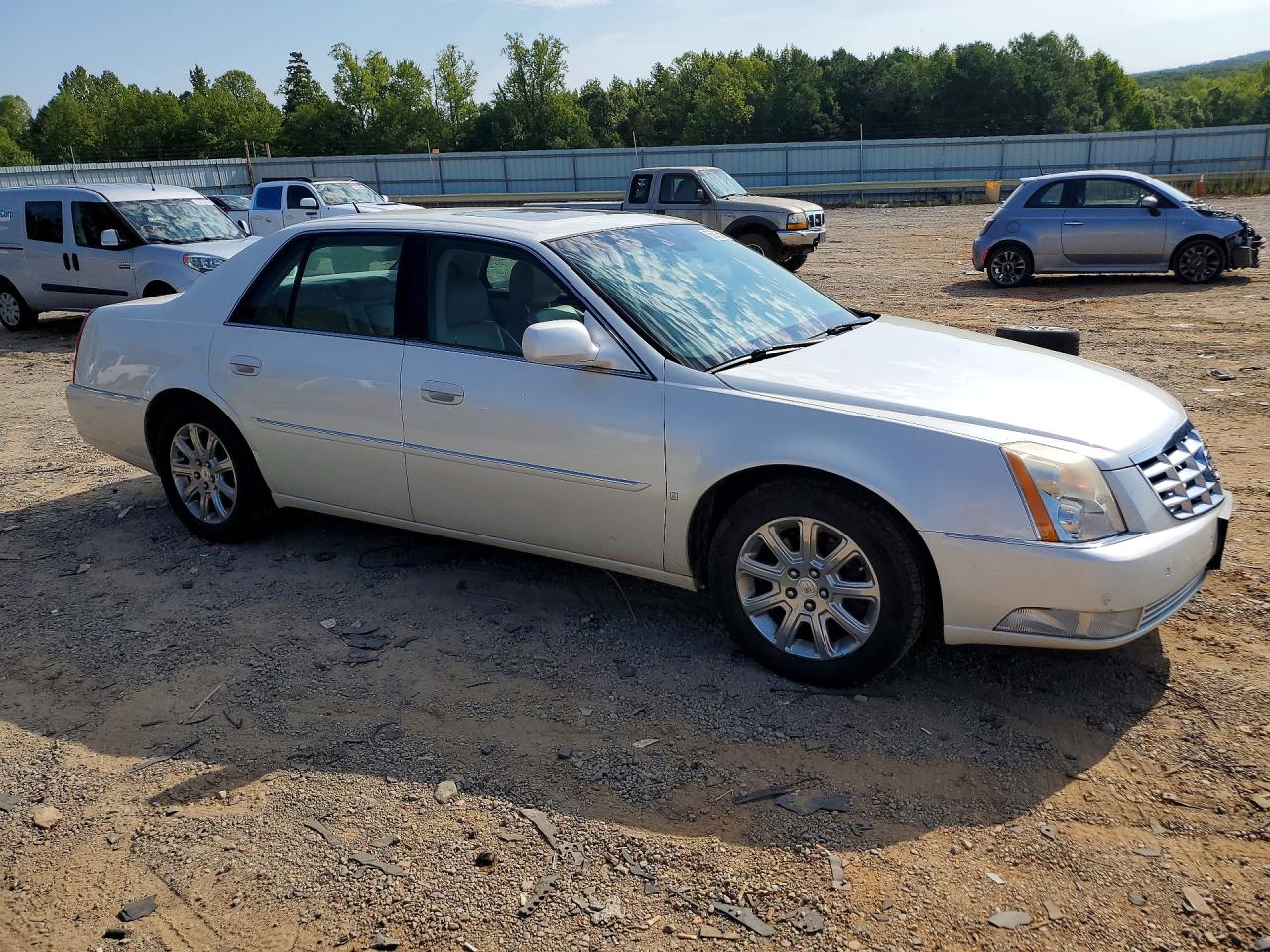 2008 Cadillac Dts White vin: 1G6KD57Y08U147724