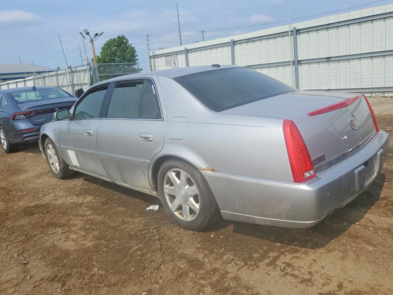 2007 Cadillac Dts Серебряный vin: 1G6KD57Y17U117260