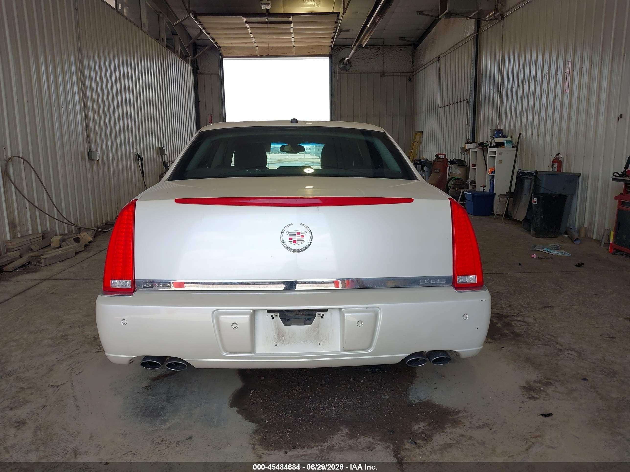 2008 Cadillac Dts 1sc White vin: 1G6KD57Y18U191702