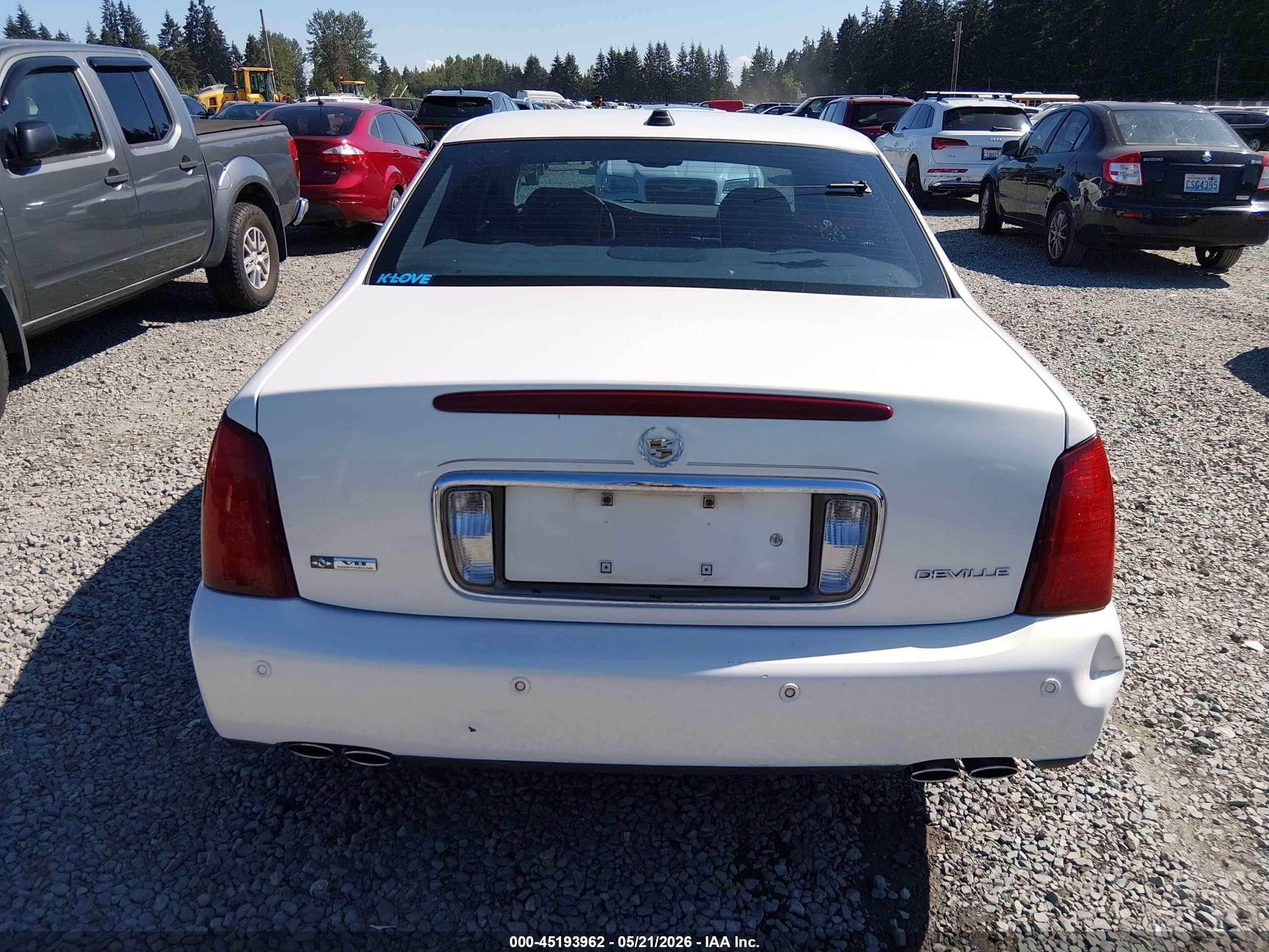2004 Cadillac Deville Standard White vin: 1G6KD57Y34U255541