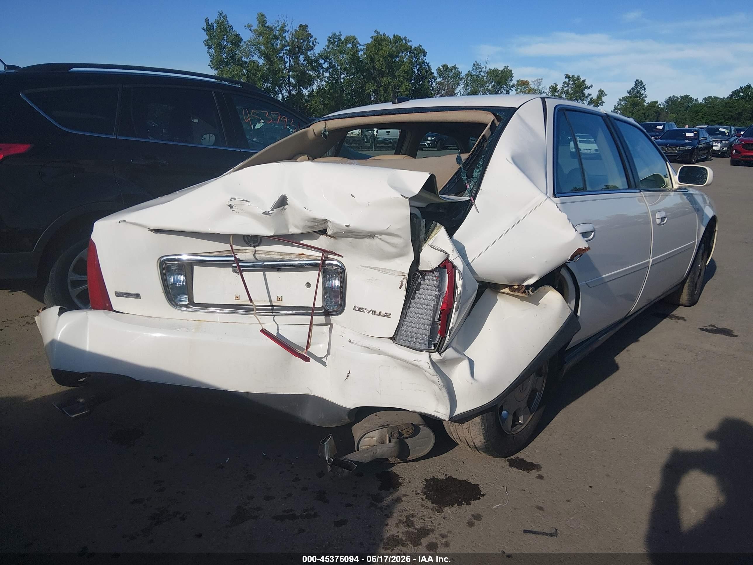 2005 Cadillac Deville   White vin: 1G6KD57Y35U100005