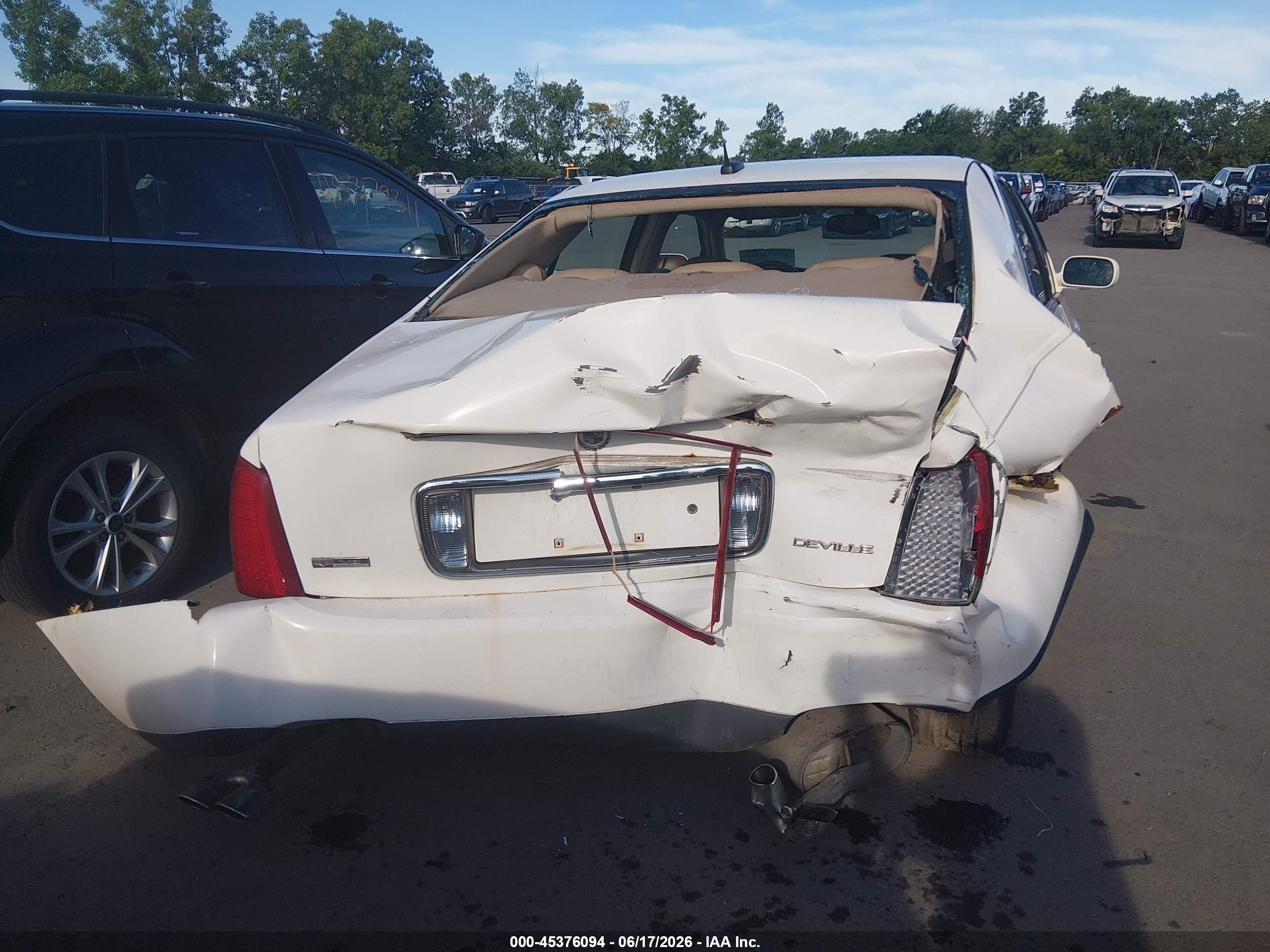 2005 Cadillac Deville   White vin: 1G6KD57Y35U100005