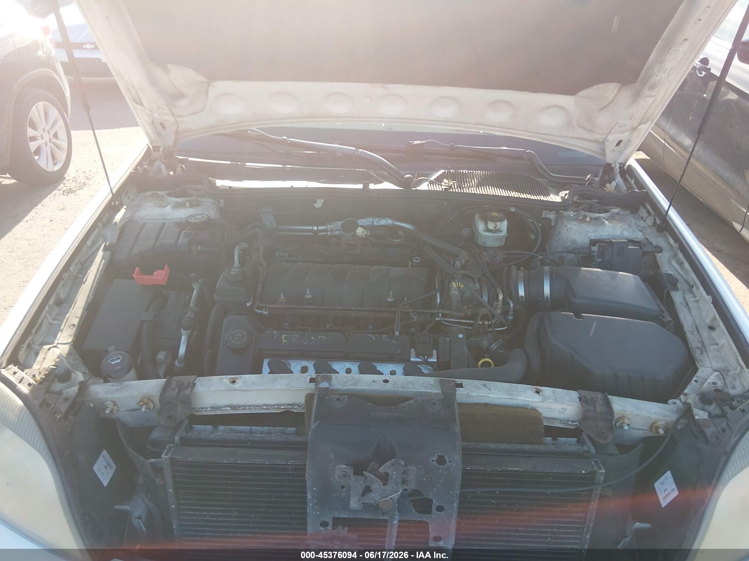 2005 Cadillac Deville   White vin: 1G6KD57Y35U100005