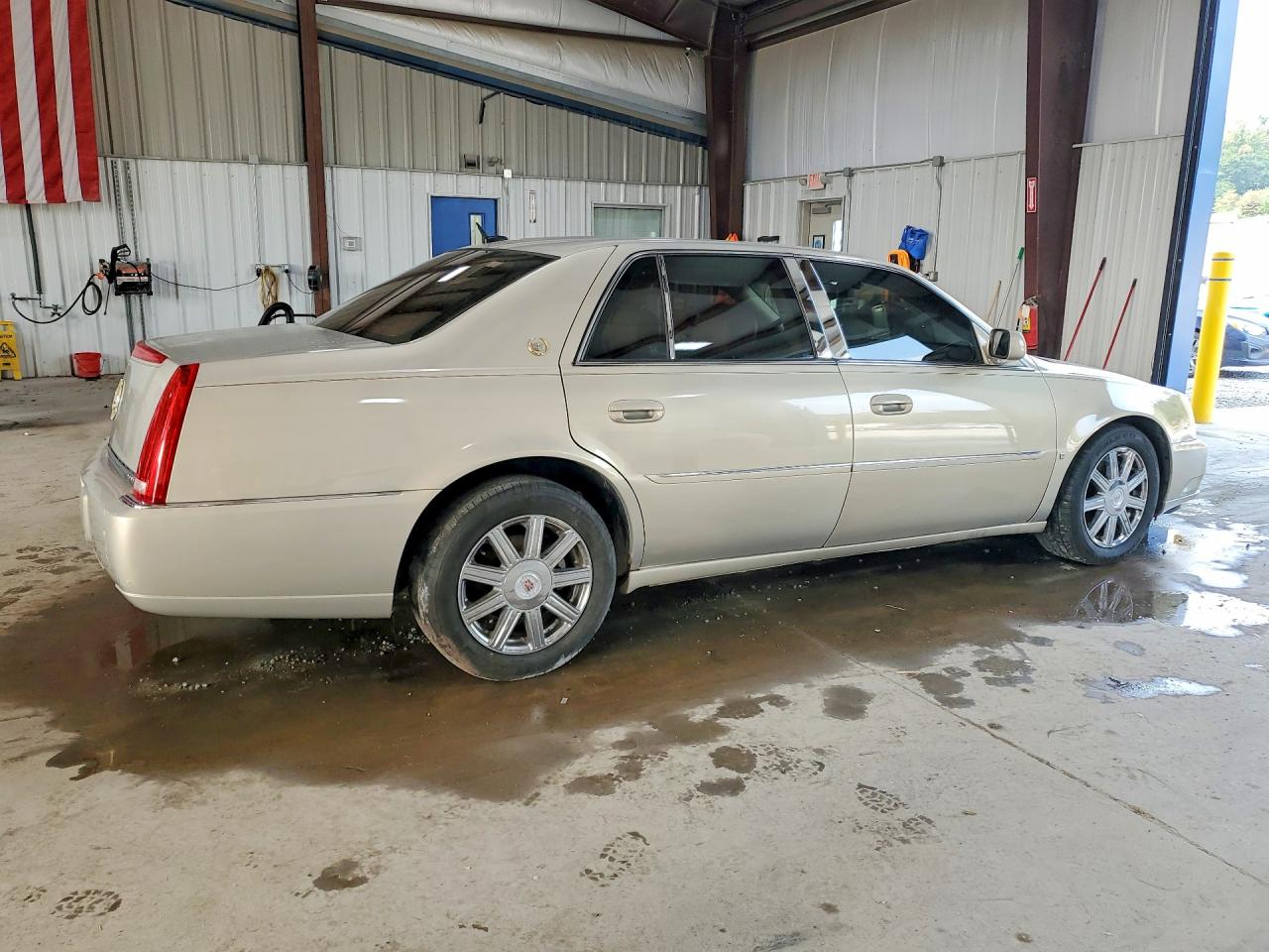 2007 Cadillac Dts Tan vin: 1G6KD57Y37U193871