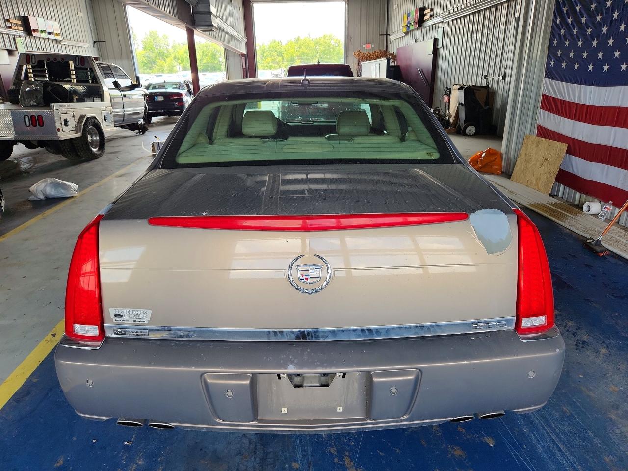 2007 Cadillac Dts Gold vin: 1G6KD57Y37U200690