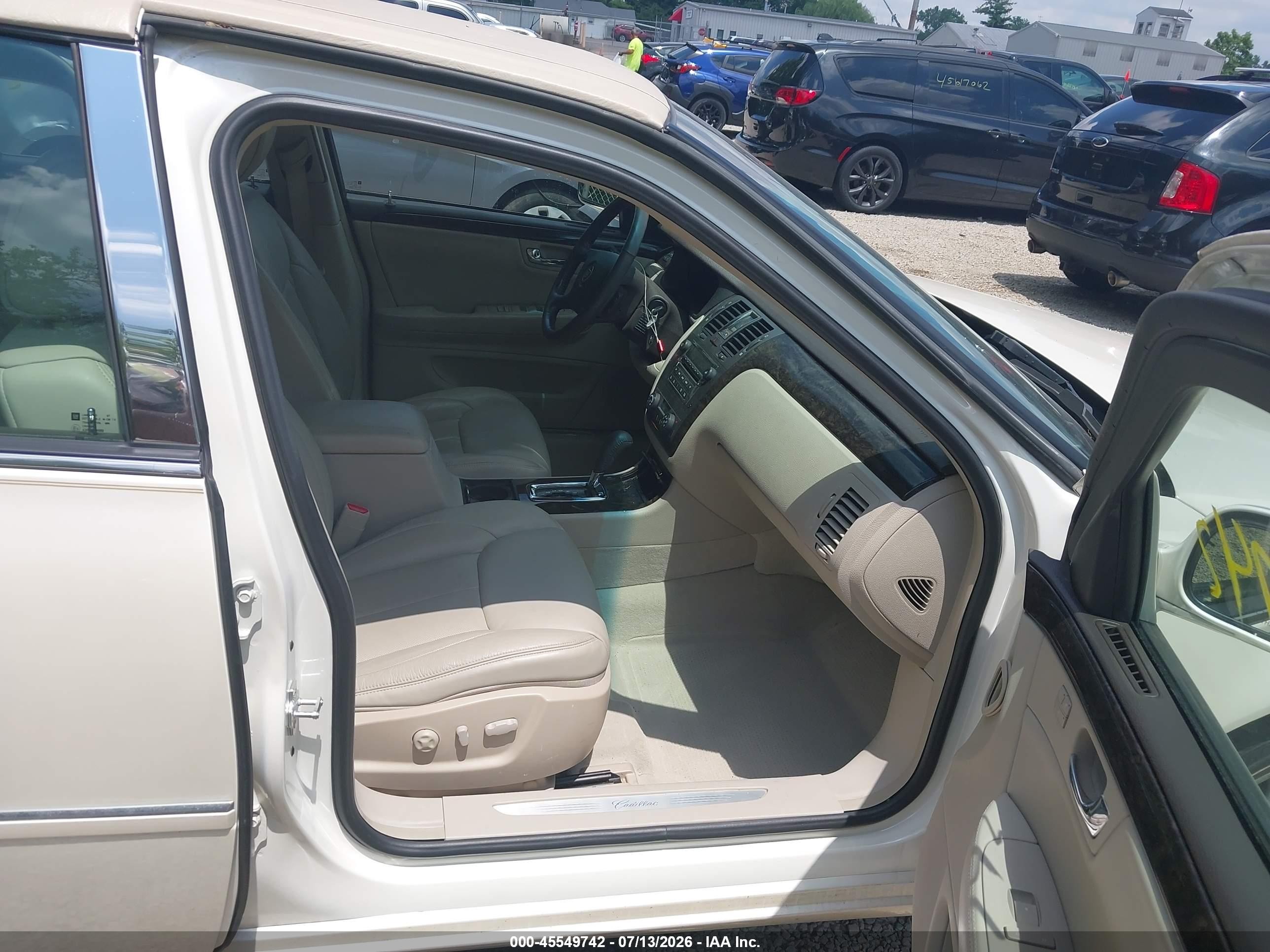 2008 Cadillac Dts 1sc White vin: 1G6KD57Y38U188218