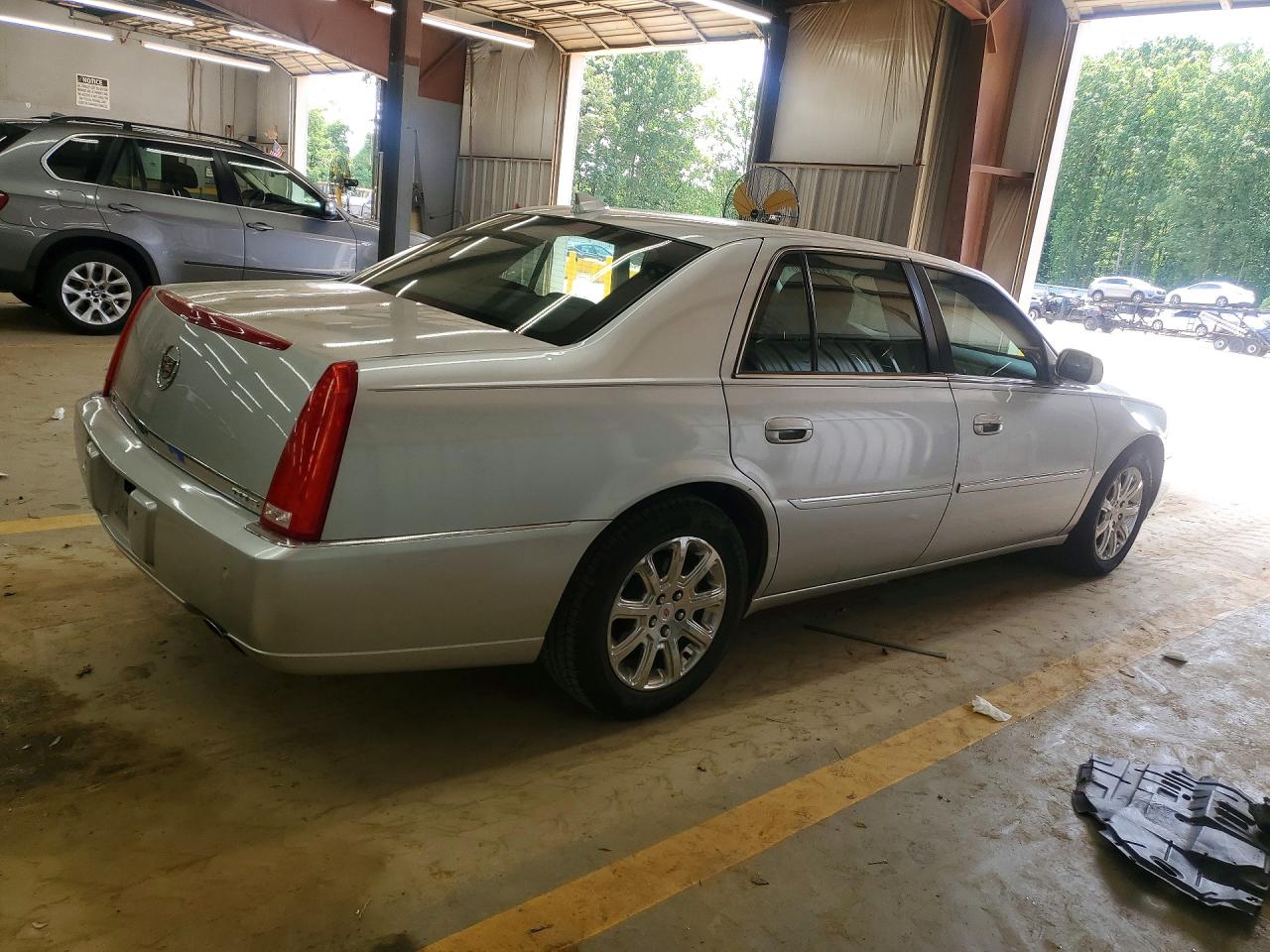 2009 Cadillac Dts Серебряный vin: 1G6KD57Y39U129137