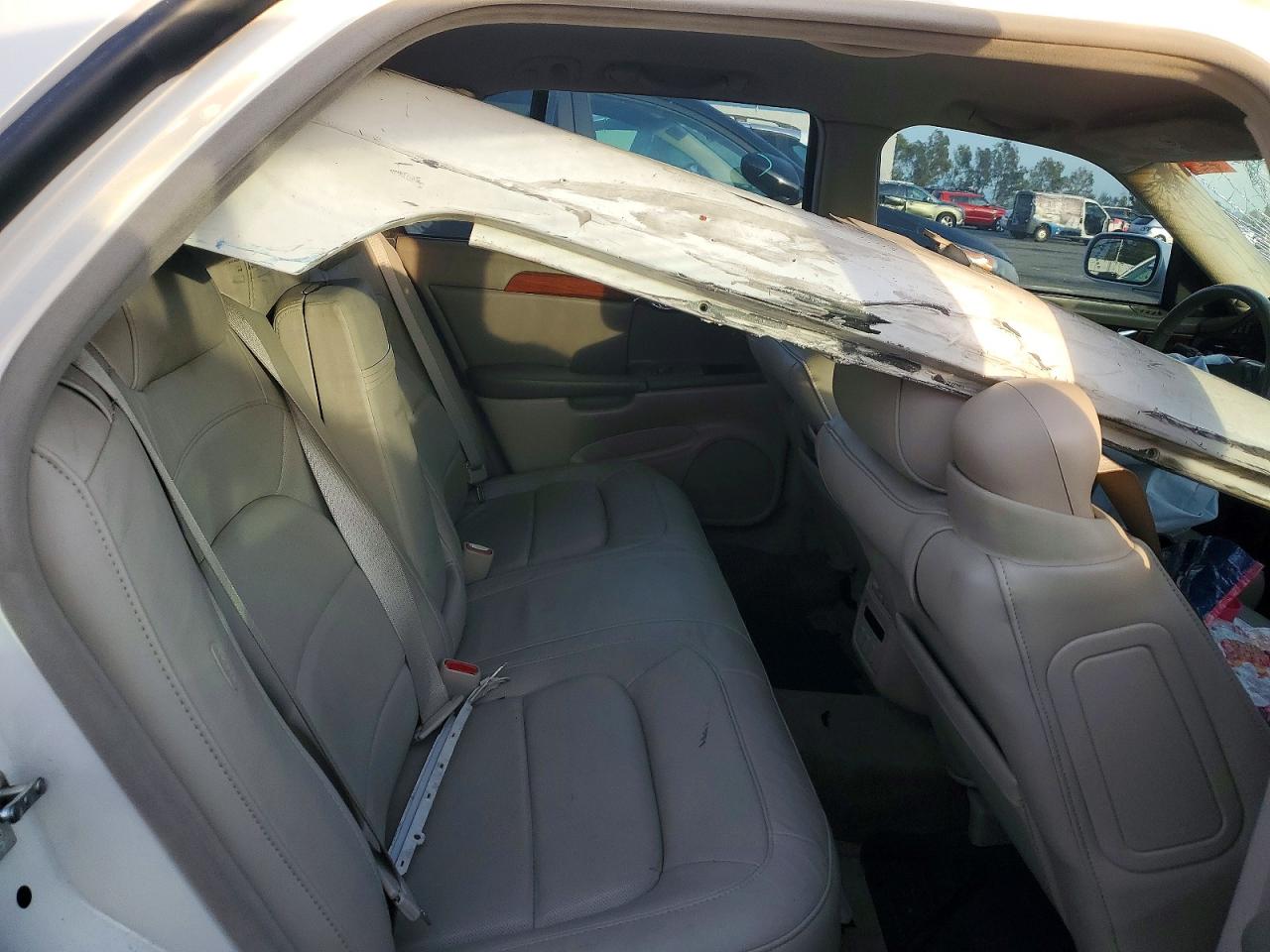 2005 Cadillac Deville White vin: 1G6KD57Y45U232125
