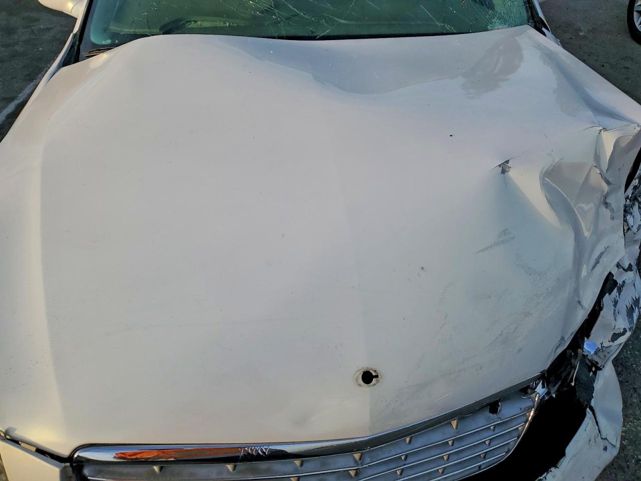 2005 Cadillac Deville White vin: 1G6KD57Y45U232125