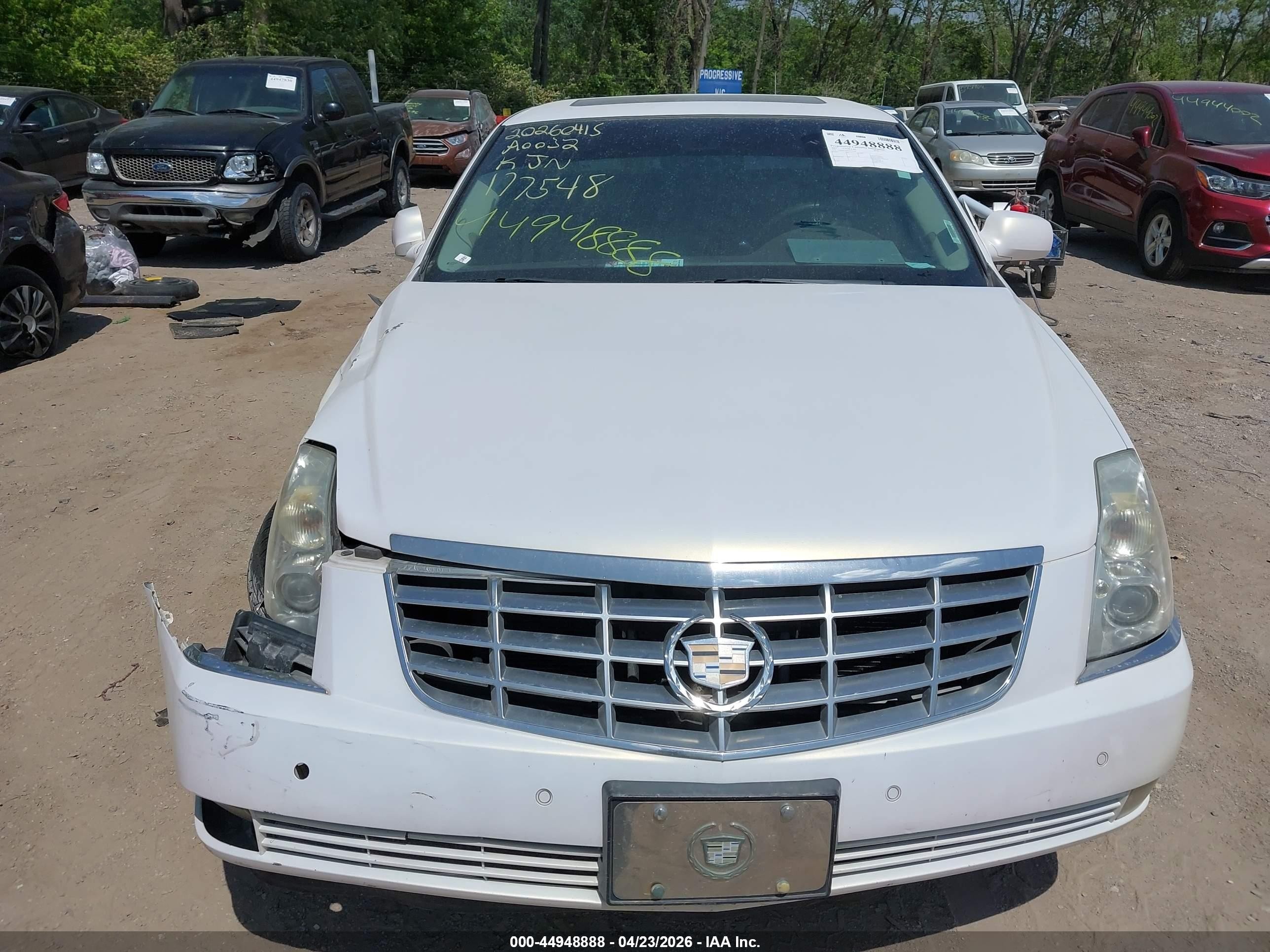 2007 Cadillac Dts   White vin: 1G6KD57Y47U177548