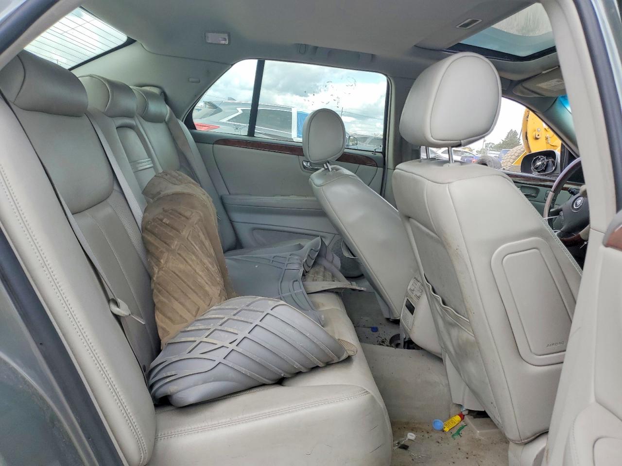 2007 Cadillac Dts Gray vin: 1G6KD57Y47U182247