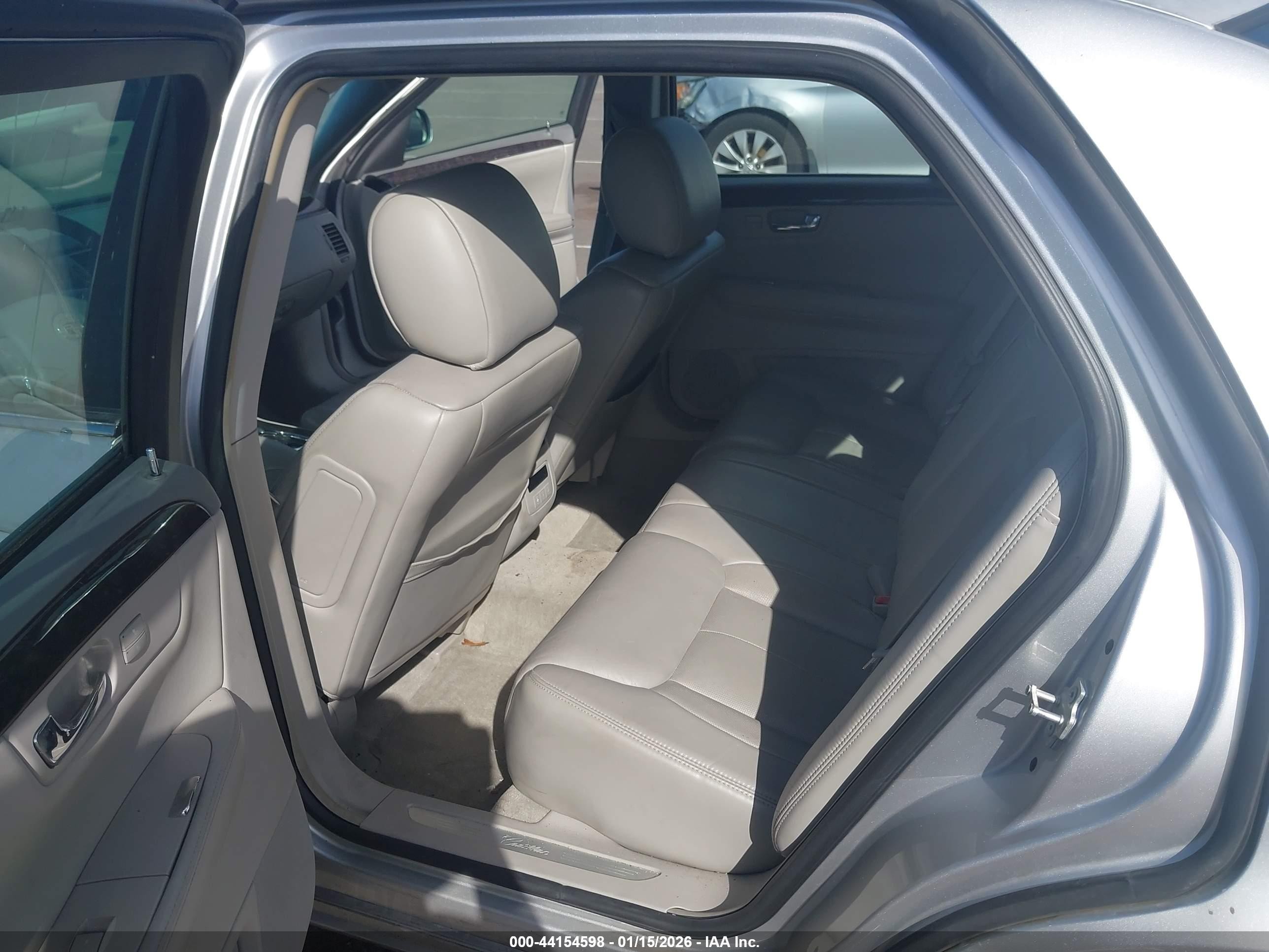 2009 Cadillac Dts 1sc Silver vin: 1G6KD57Y49U111360