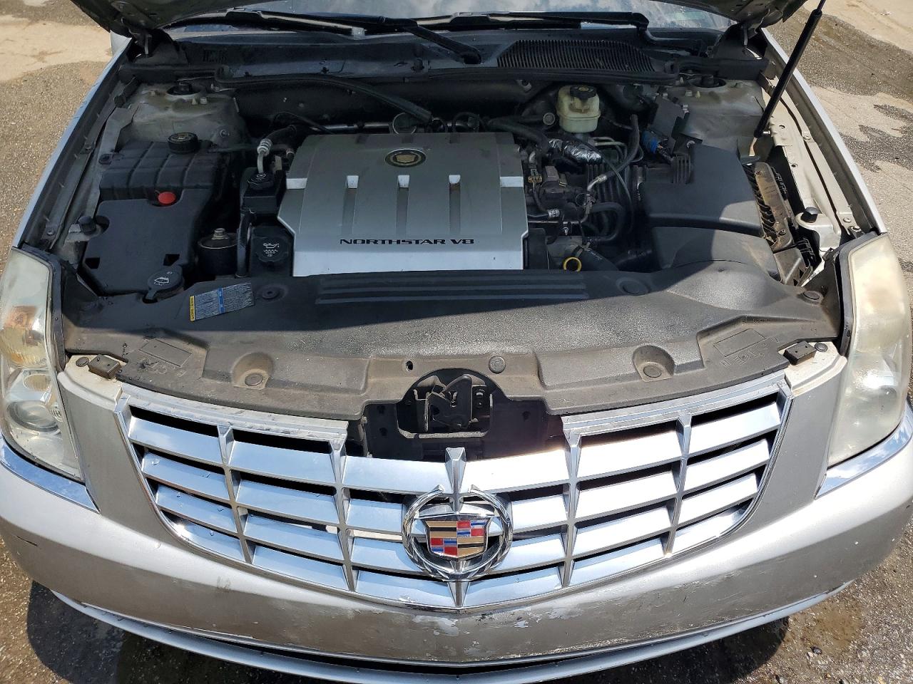 2007 Cadillac Dts Silver vin: 1G6KD57Y57U149497