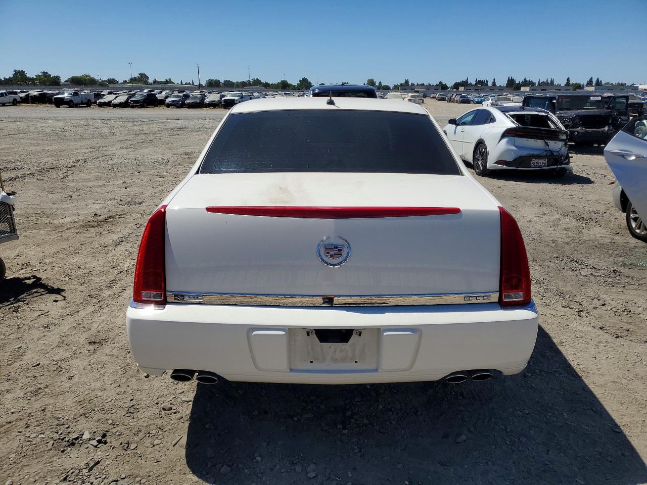 2008 Cadillac Dts White vin: 1G6KD57Y58U211160