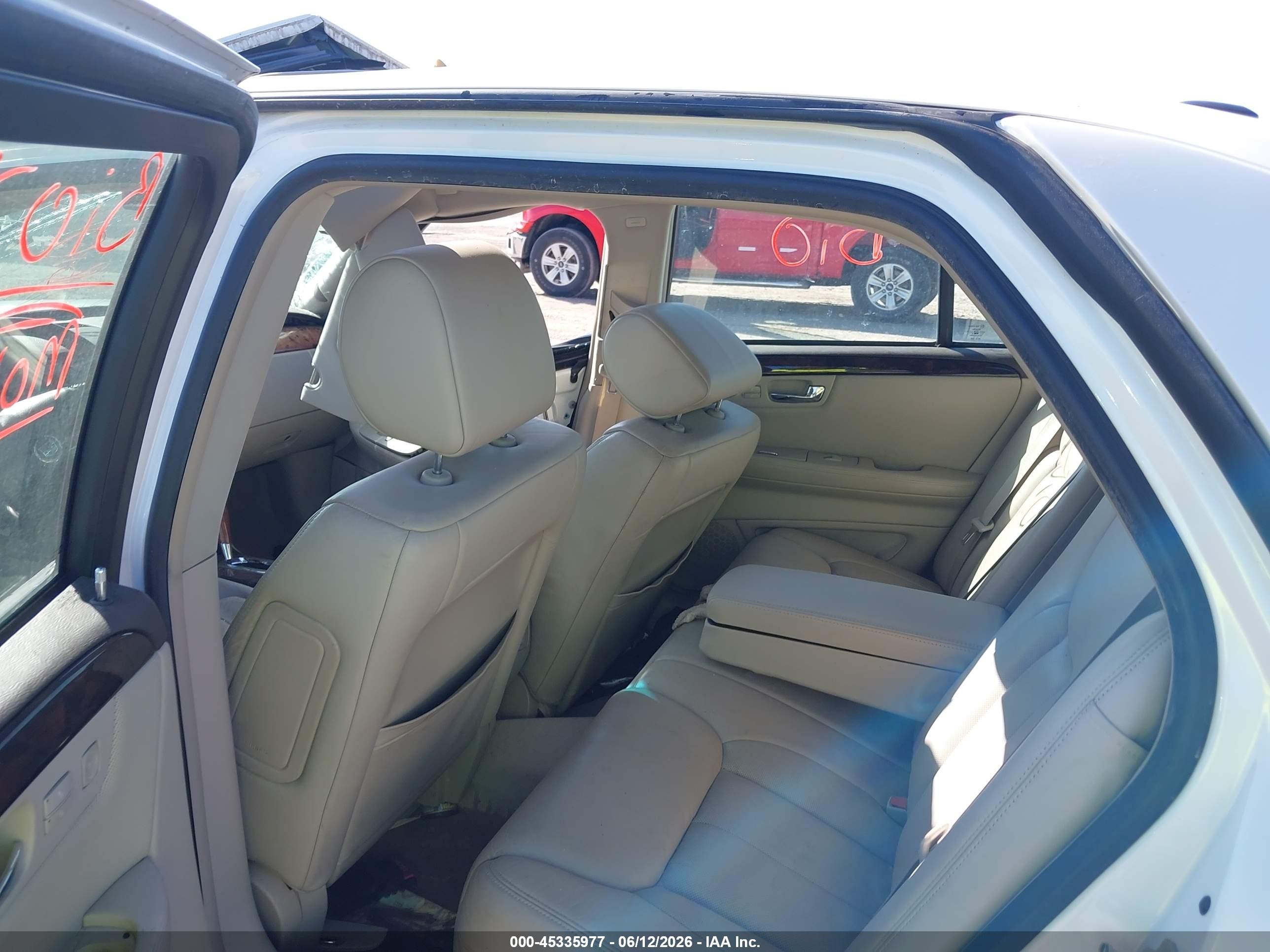 2008 Cadillac Dts 1sd White vin: 1G6KD57Y68U137909