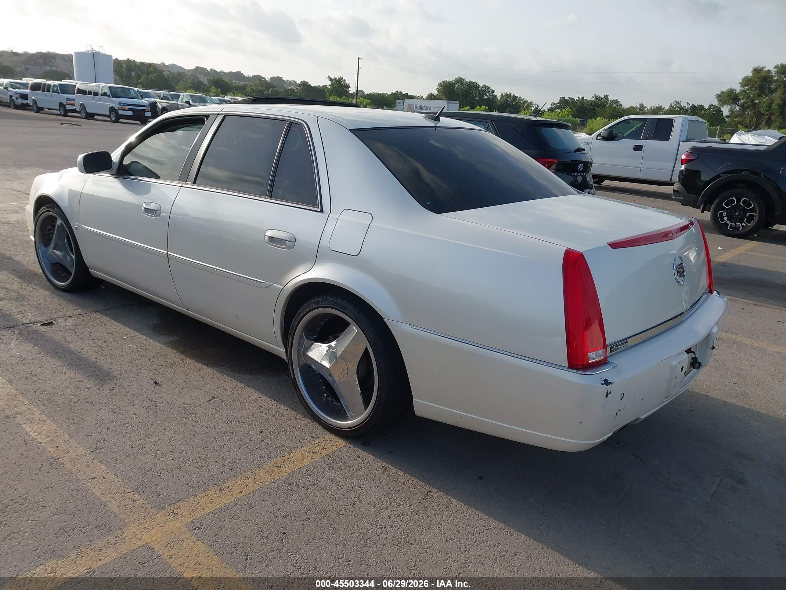 2008 Cadillac Dts 1sc White vin: 1G6KD57Y78U117751