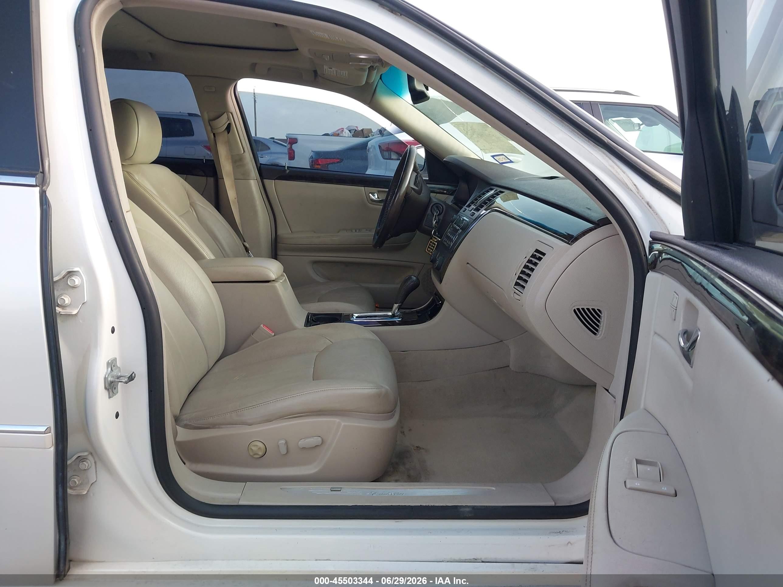 2008 Cadillac Dts 1sc White vin: 1G6KD57Y78U117751