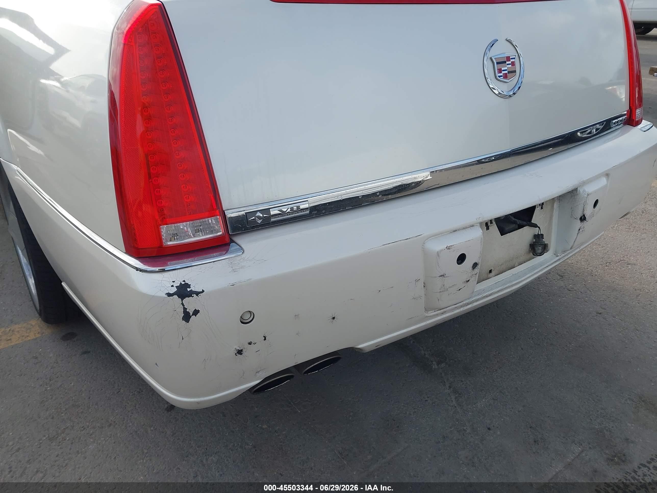 2008 Cadillac Dts 1sc White vin: 1G6KD57Y78U117751
