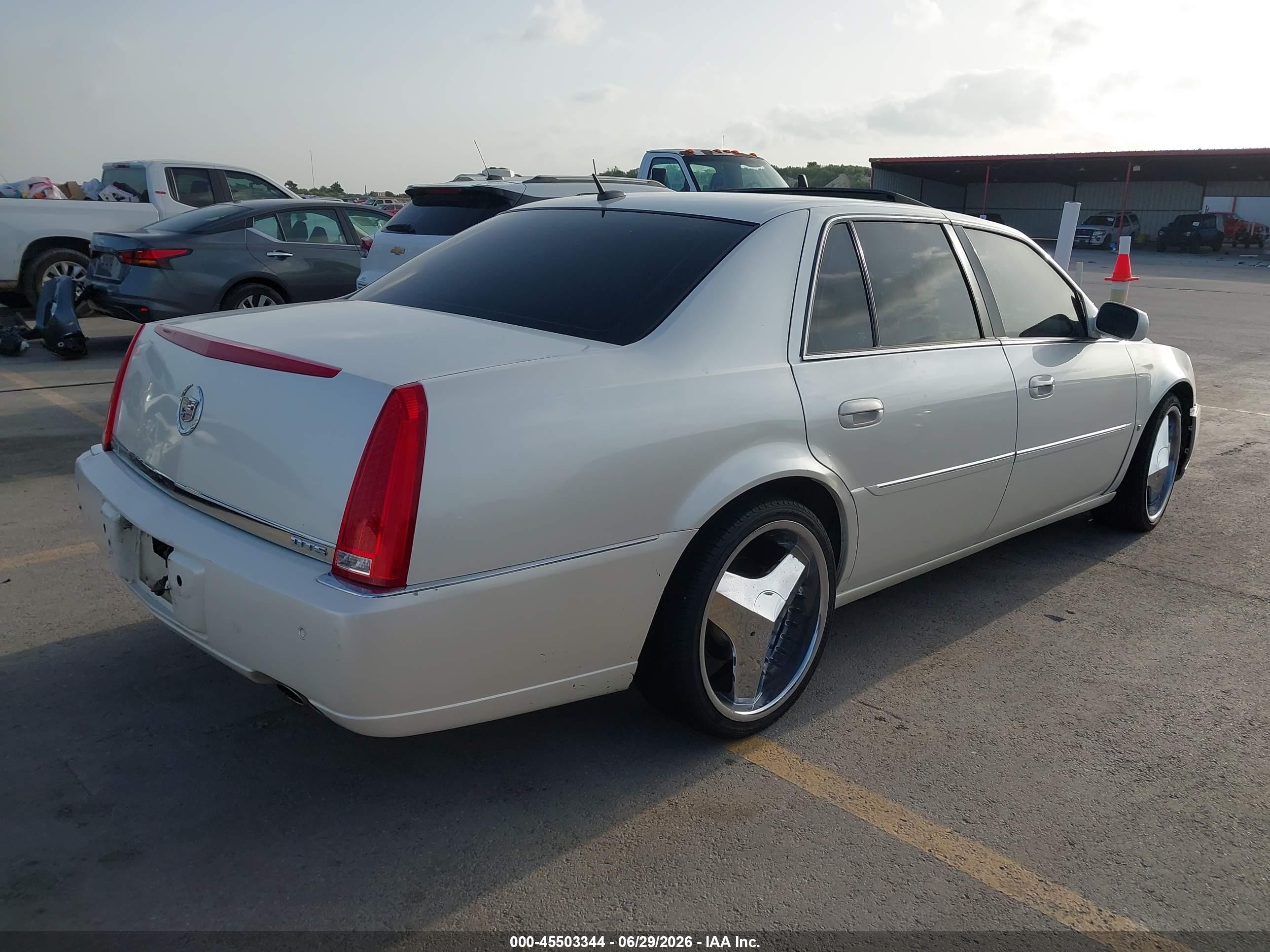 2008 Cadillac Dts 1sc White vin: 1G6KD57Y78U117751