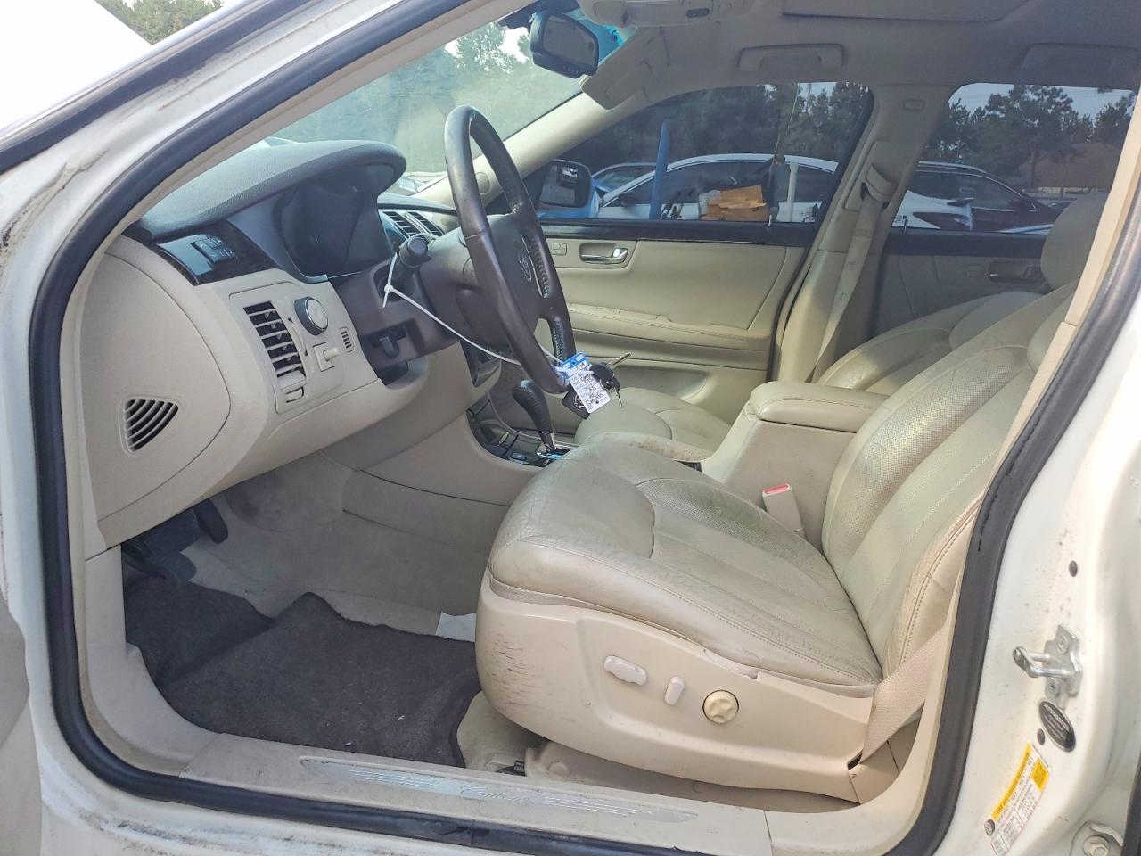 2008 Cadillac Dts White vin: 1G6KD57Y78U178792