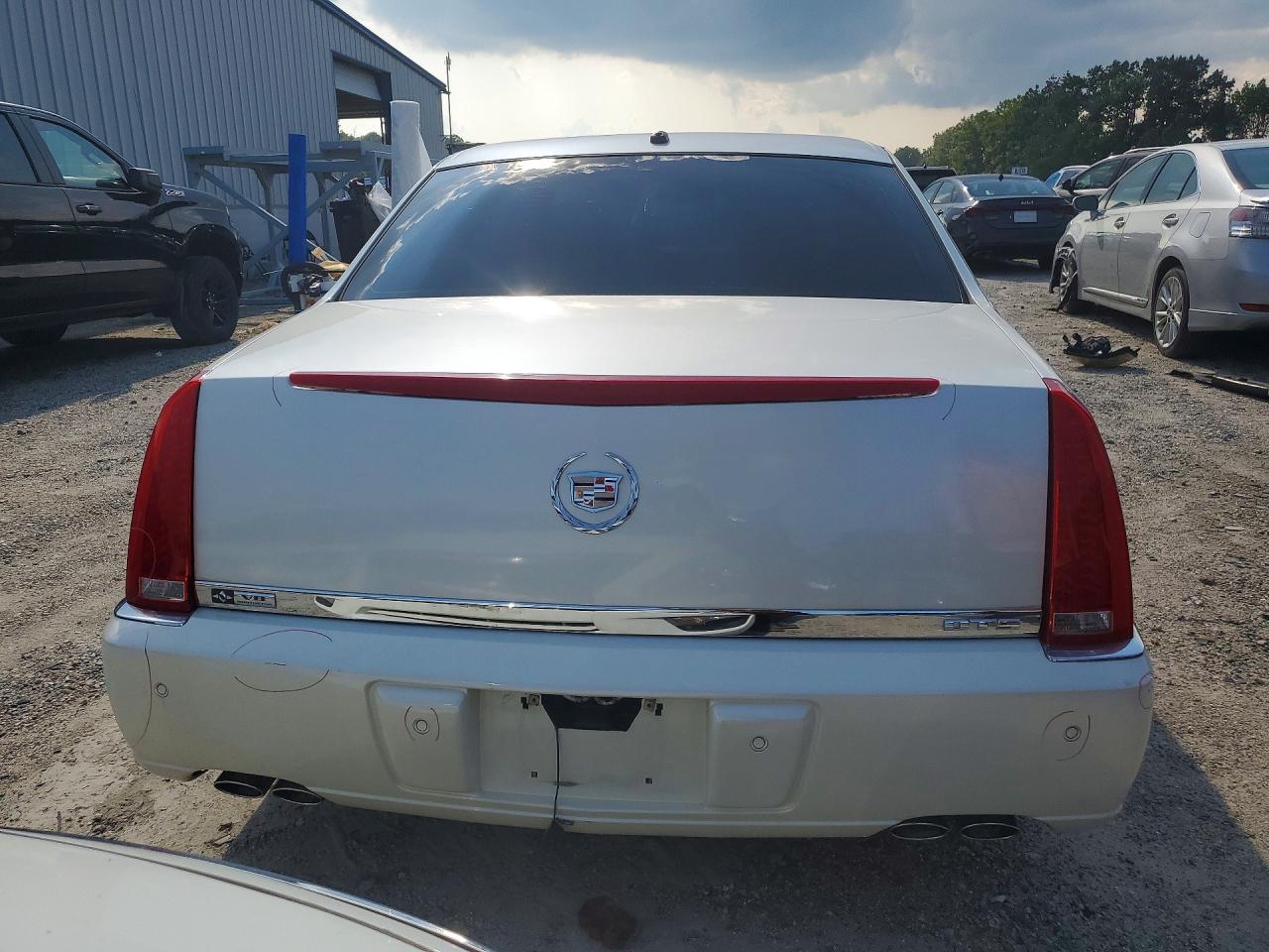 2008 Cadillac Dts White vin: 1G6KD57Y78U178792