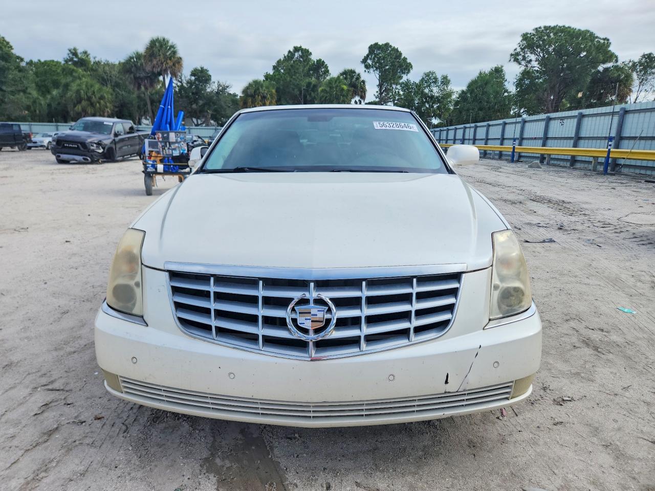 2008 Cadillac Dts Белый vin: 1G6KD57Y88U121968