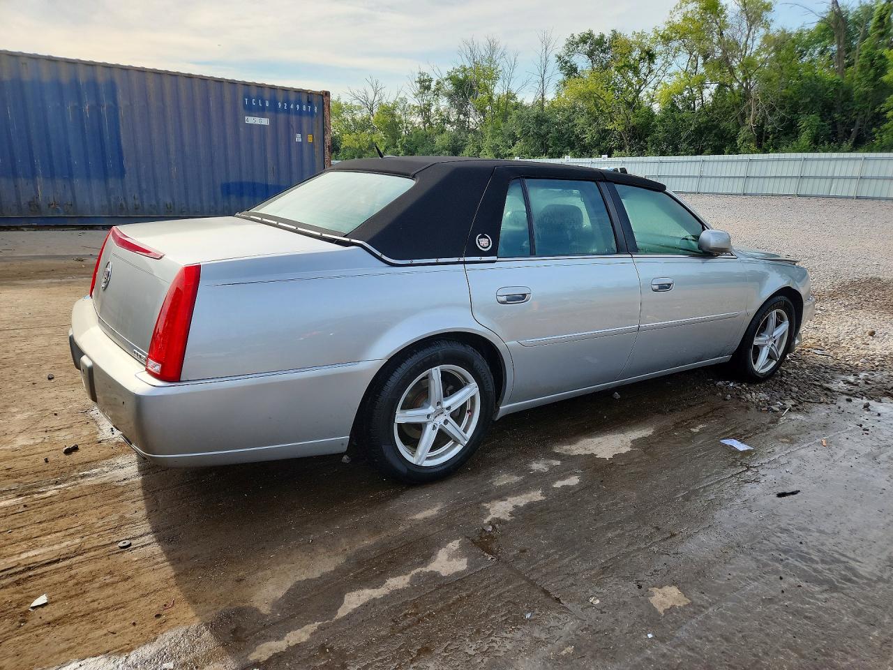 2008 Cadillac Dts Серебряный vin: 1G6KD57Y88U129262