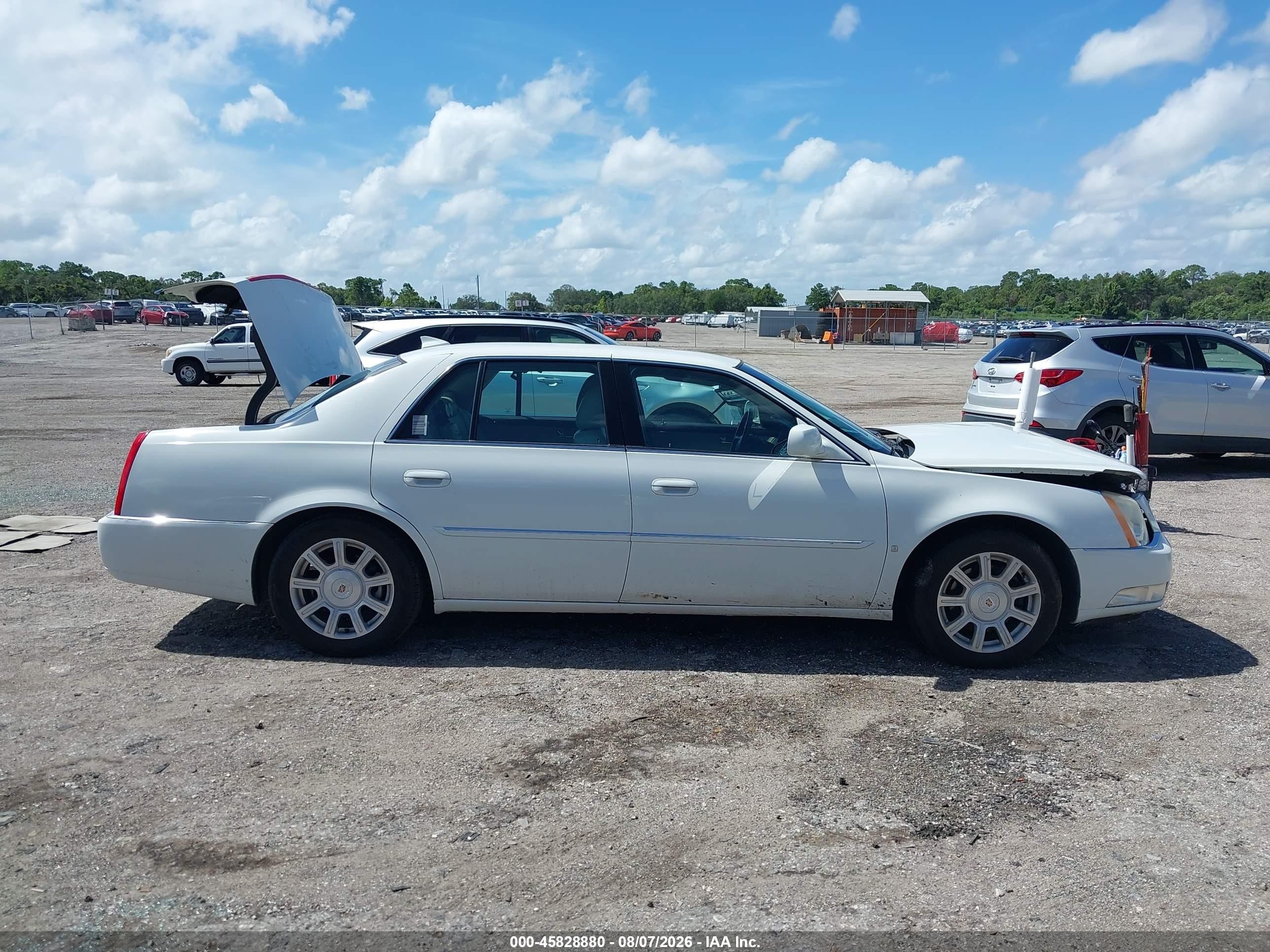 2009 Cadillac Dts 1sa Белый vin: 1G6KD57Y89U113323