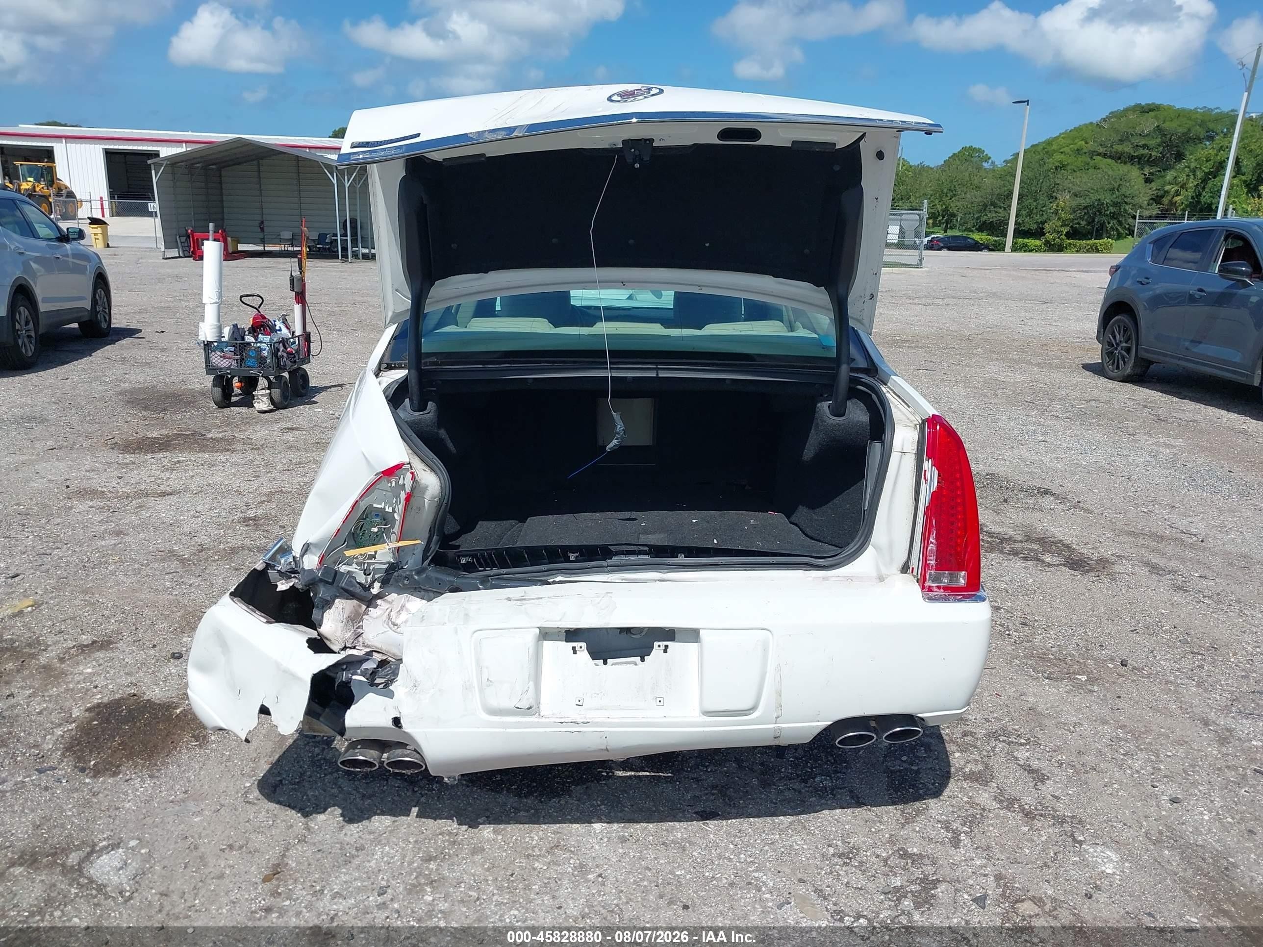 2009 Cadillac Dts 1sa Белый vin: 1G6KD57Y89U113323