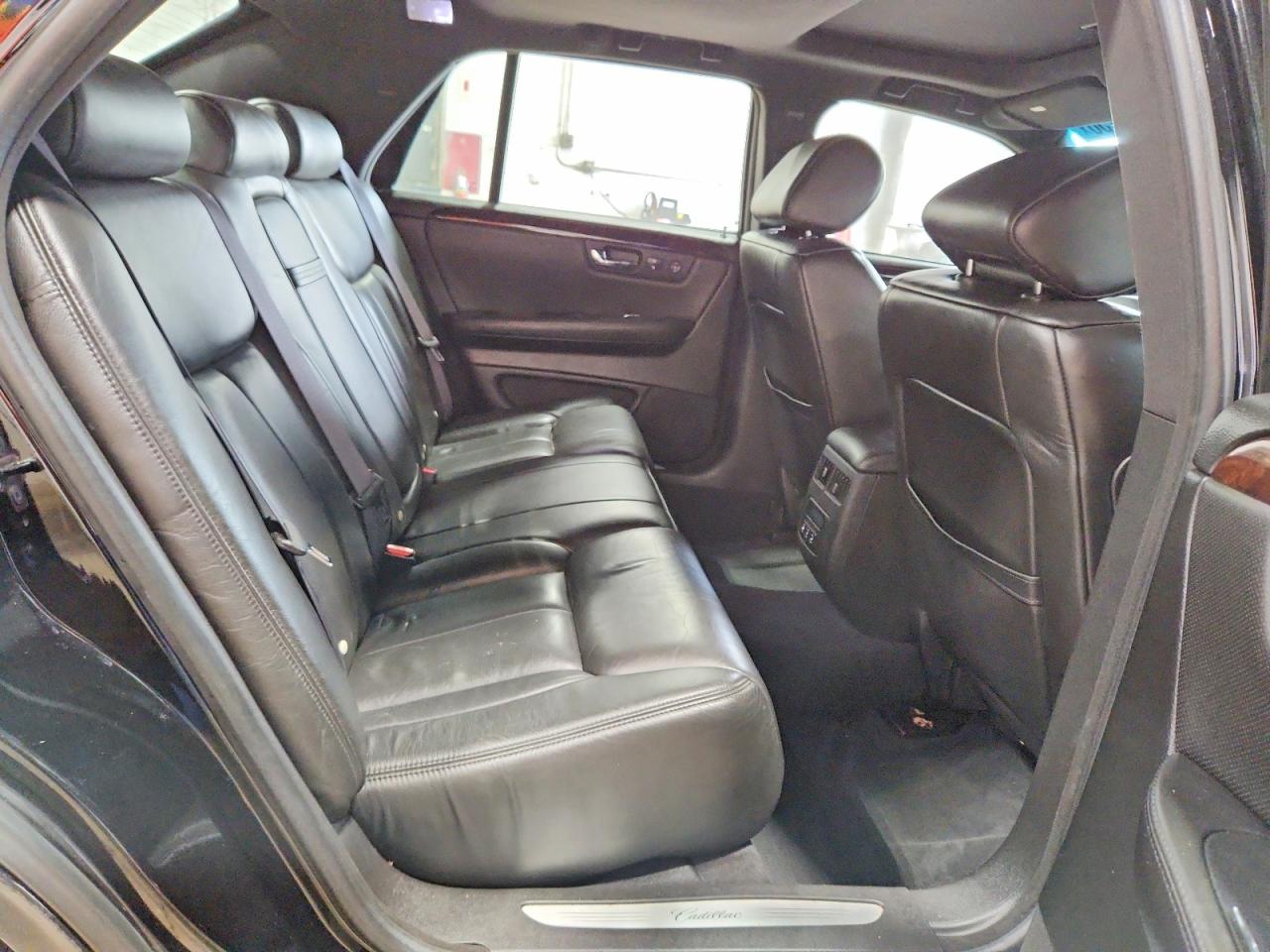 2007 Cadillac Dts Black vin: 1G6KD57Y97U119600