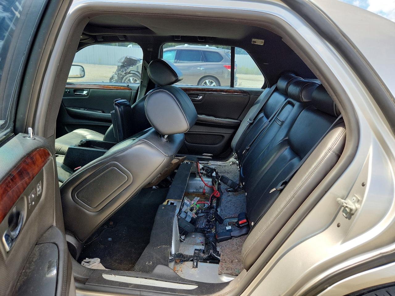 2007 Cadillac Dts Silver vin: 1G6KD57Y97U157988