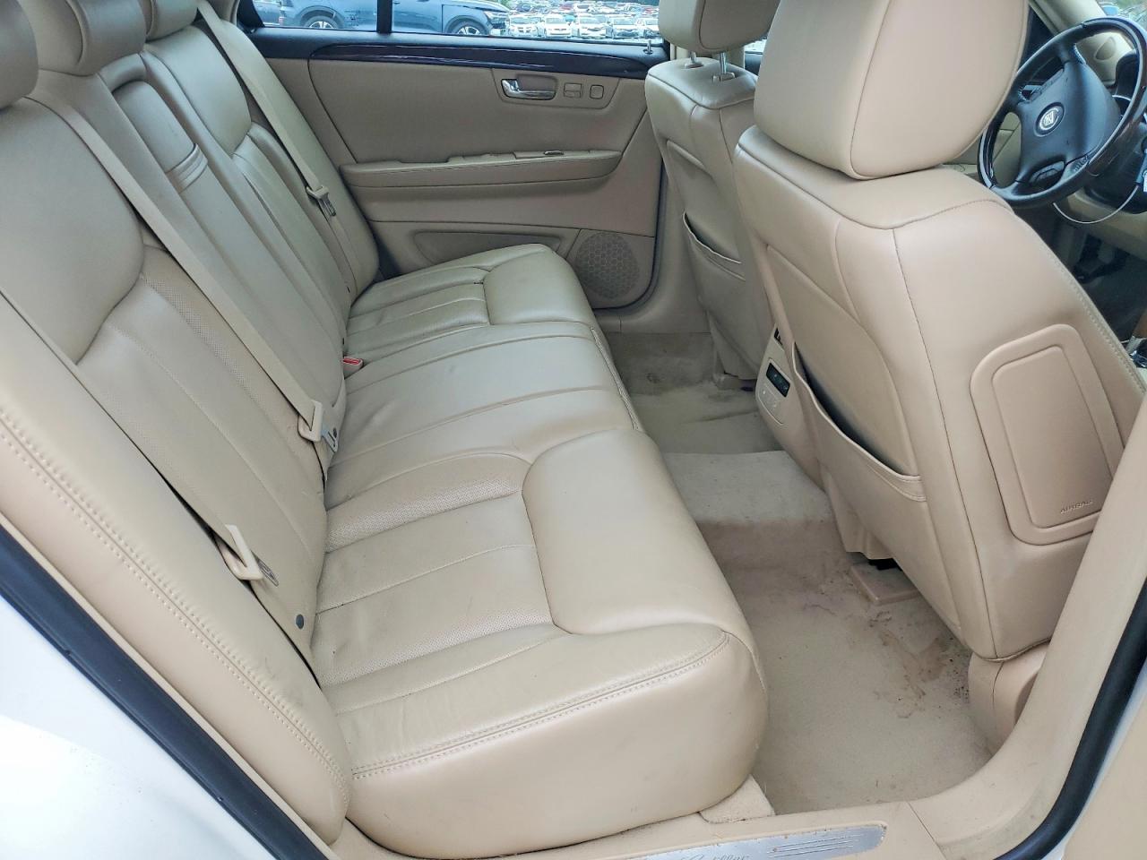 2008 Cadillac Dts Base White vin: 1G6KD57Y98U121848