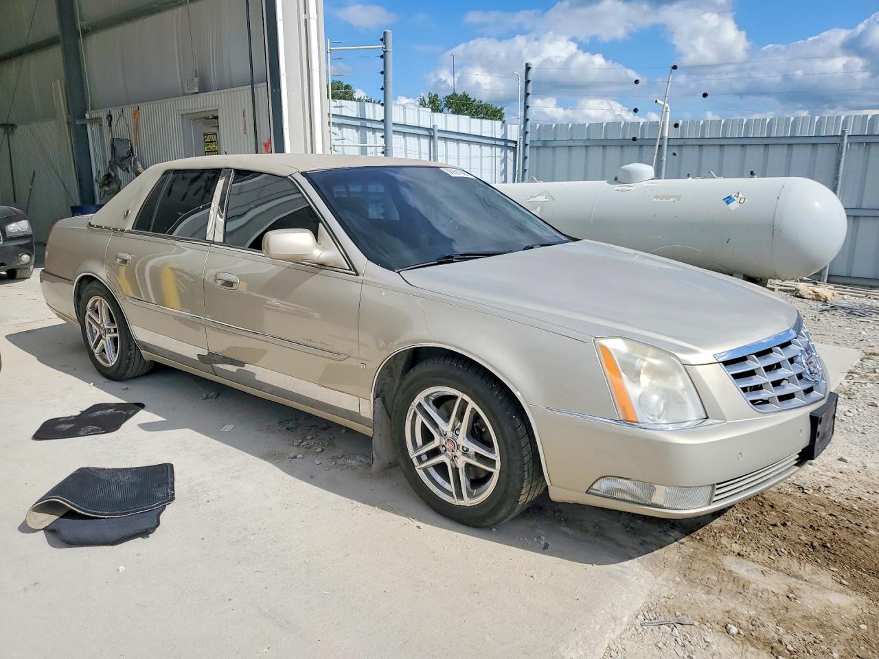 2008 Cadillac Dts Beige vin: 1G6KD57Y98U169155