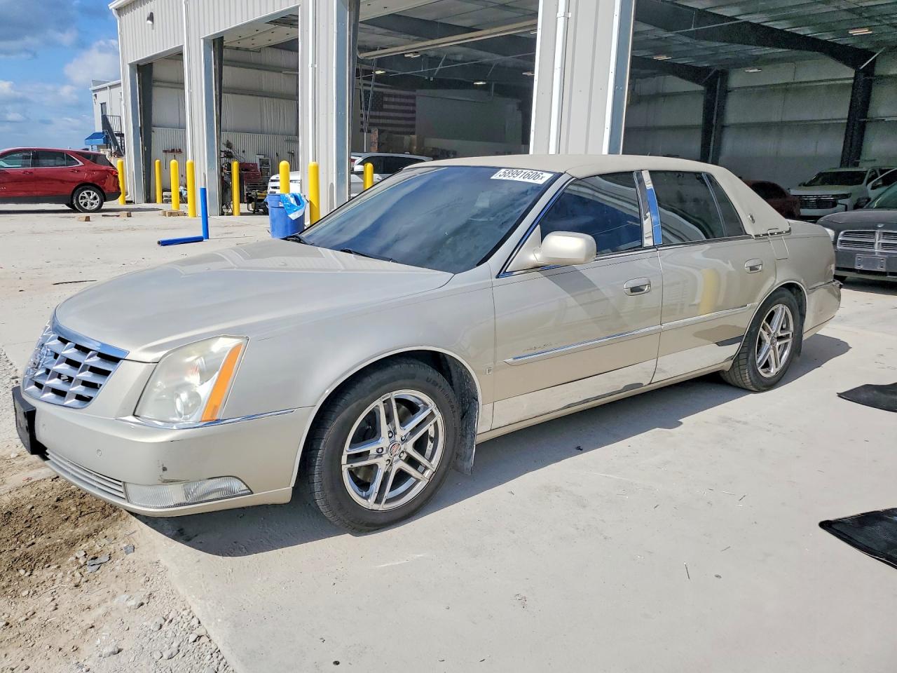 2008 Cadillac Dts Beige vin: 1G6KD57Y98U169155