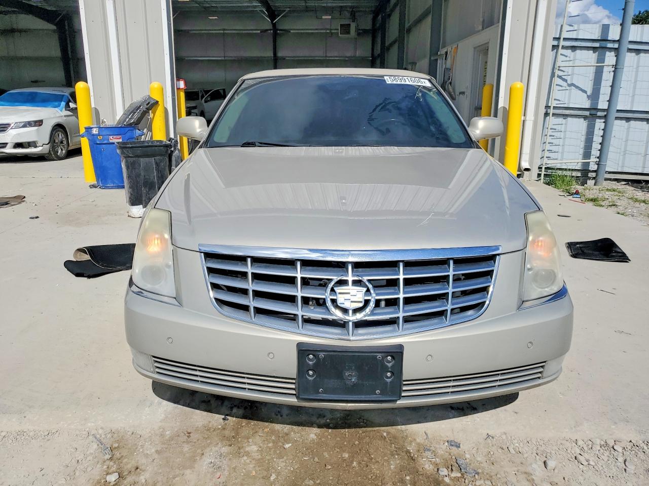 2008 Cadillac Dts Beige vin: 1G6KD57Y98U169155