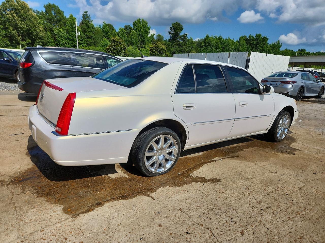 2006 Cadillac Dts White vin: 1G6KD57YX6U106675