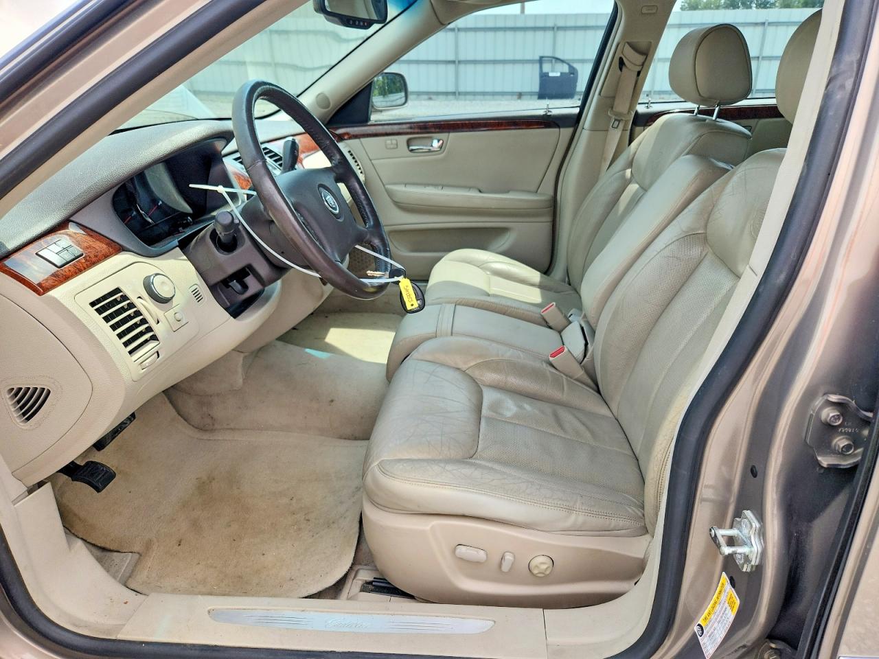 2007 Cadillac Dts Beige vin: 1G6KD57YX7U115684
