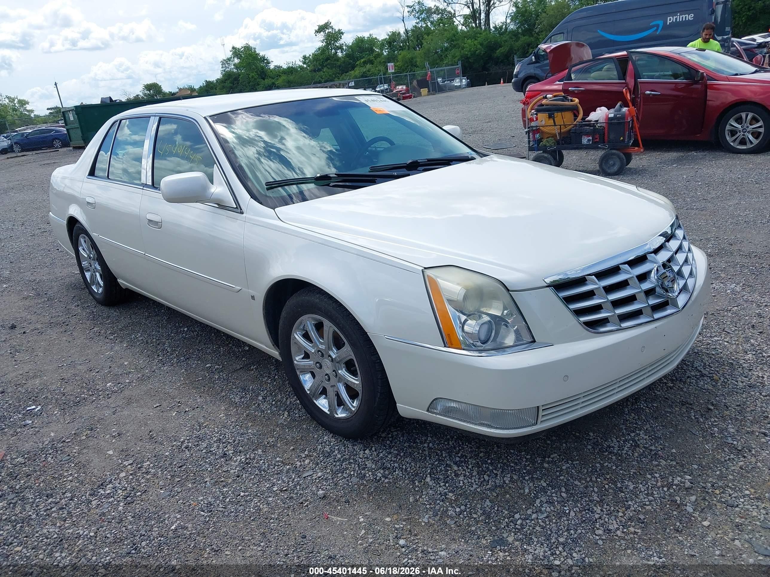 2008 Cadillac Dts 1sb White vin: 1G6KD57YX8U152803